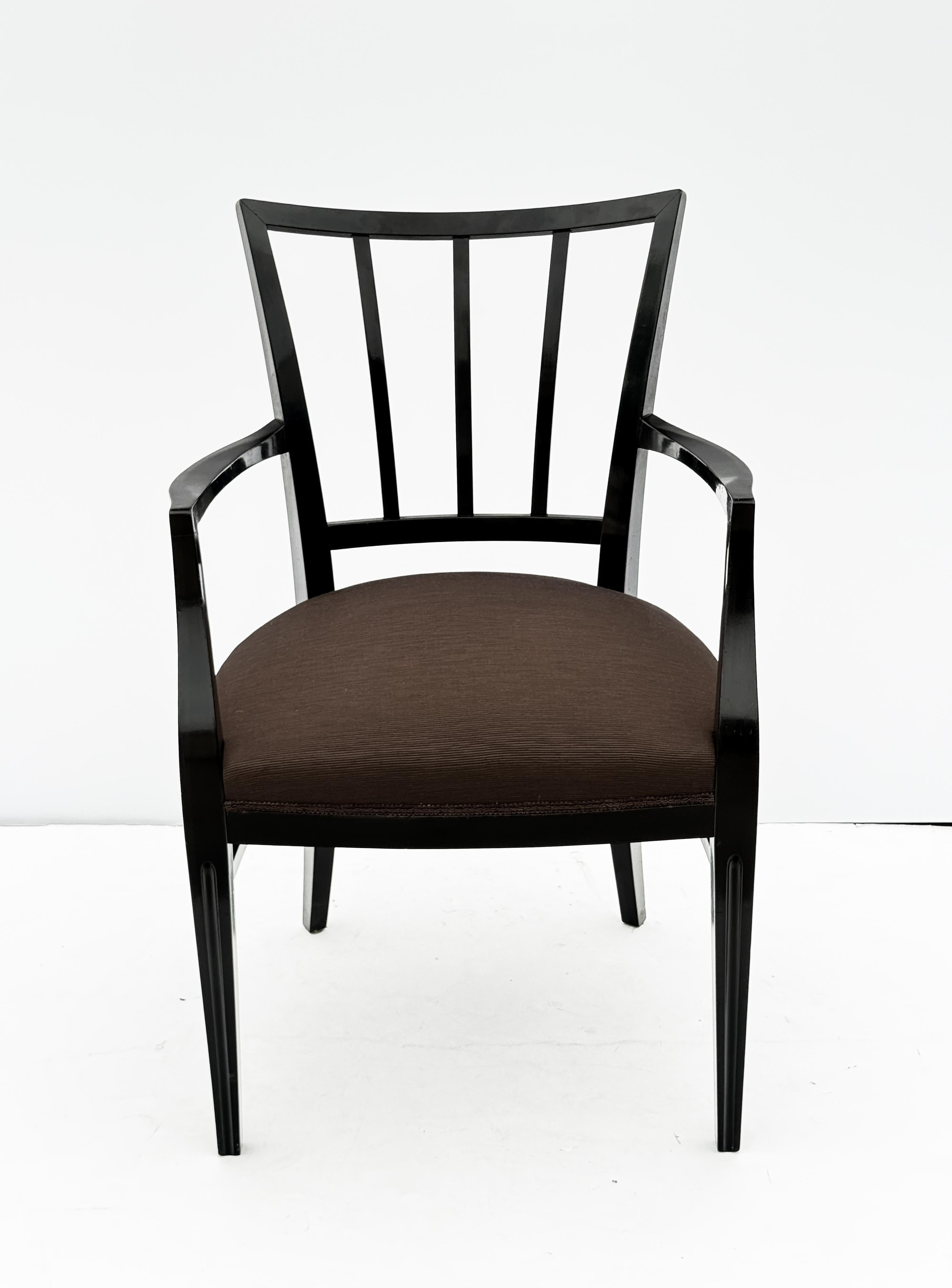 Ensemble de huit chaises de salle à manger modernes italiennes en Wood Wood noir et tissu Espresso Bon état - En vente à Austin, TX