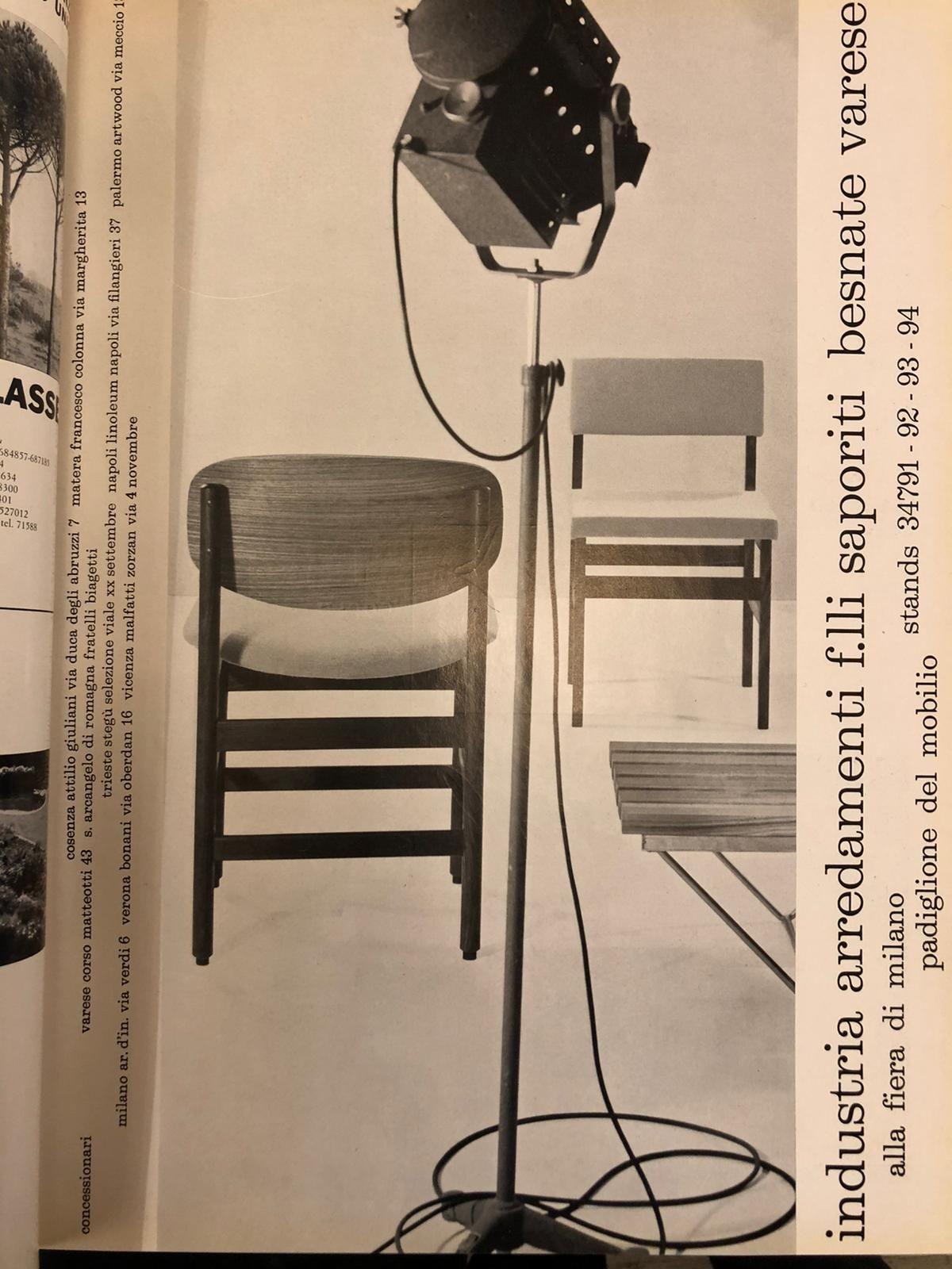 Acht moderne italienische Muschel-Esszimmerstühle aus Teak und Bouclé von Saporiti im Angebot 6