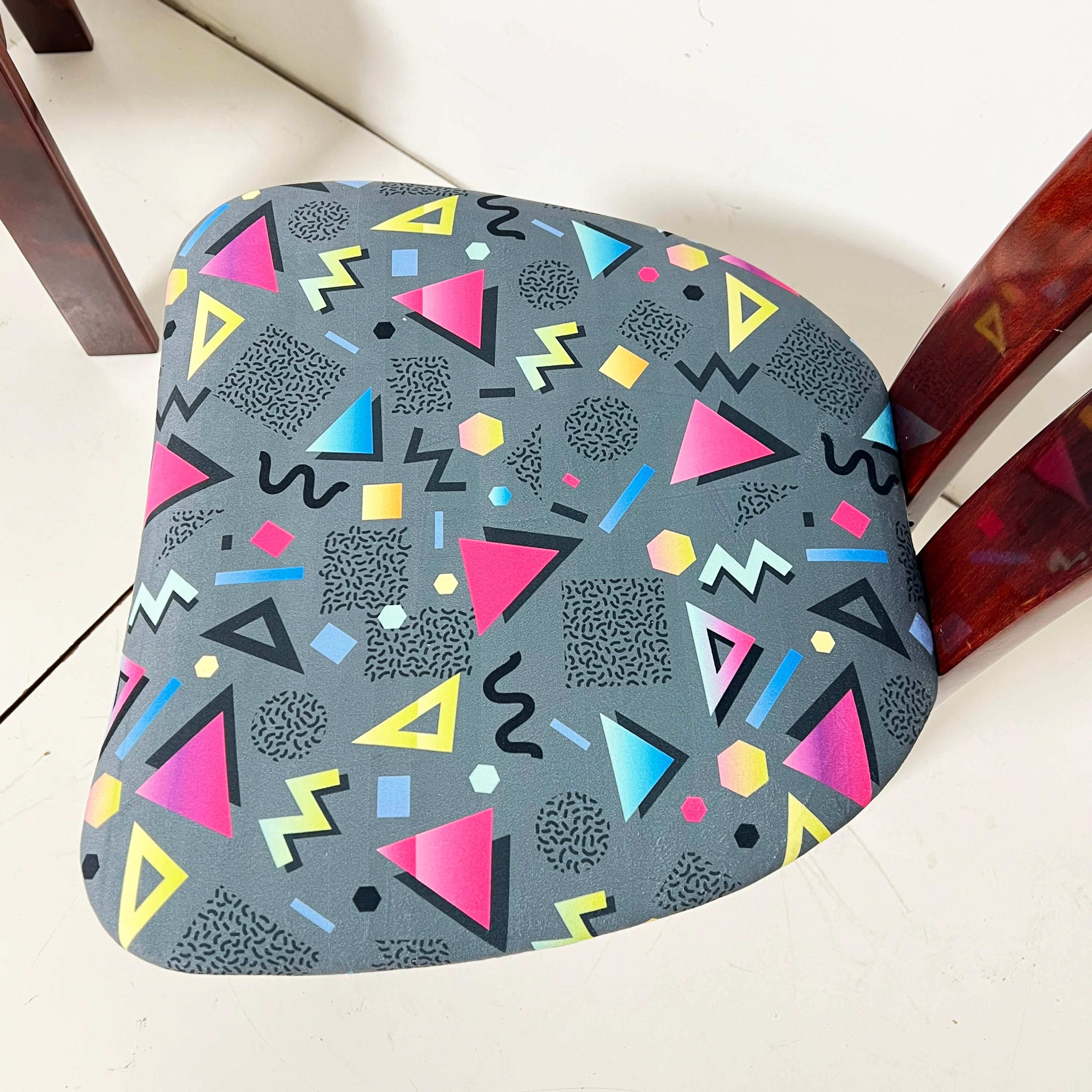 Set of Eight Italian Postmodern Dining Chairs by Pietro Costantini for Ello (Ende des 20. Jahrhunderts) im Angebot