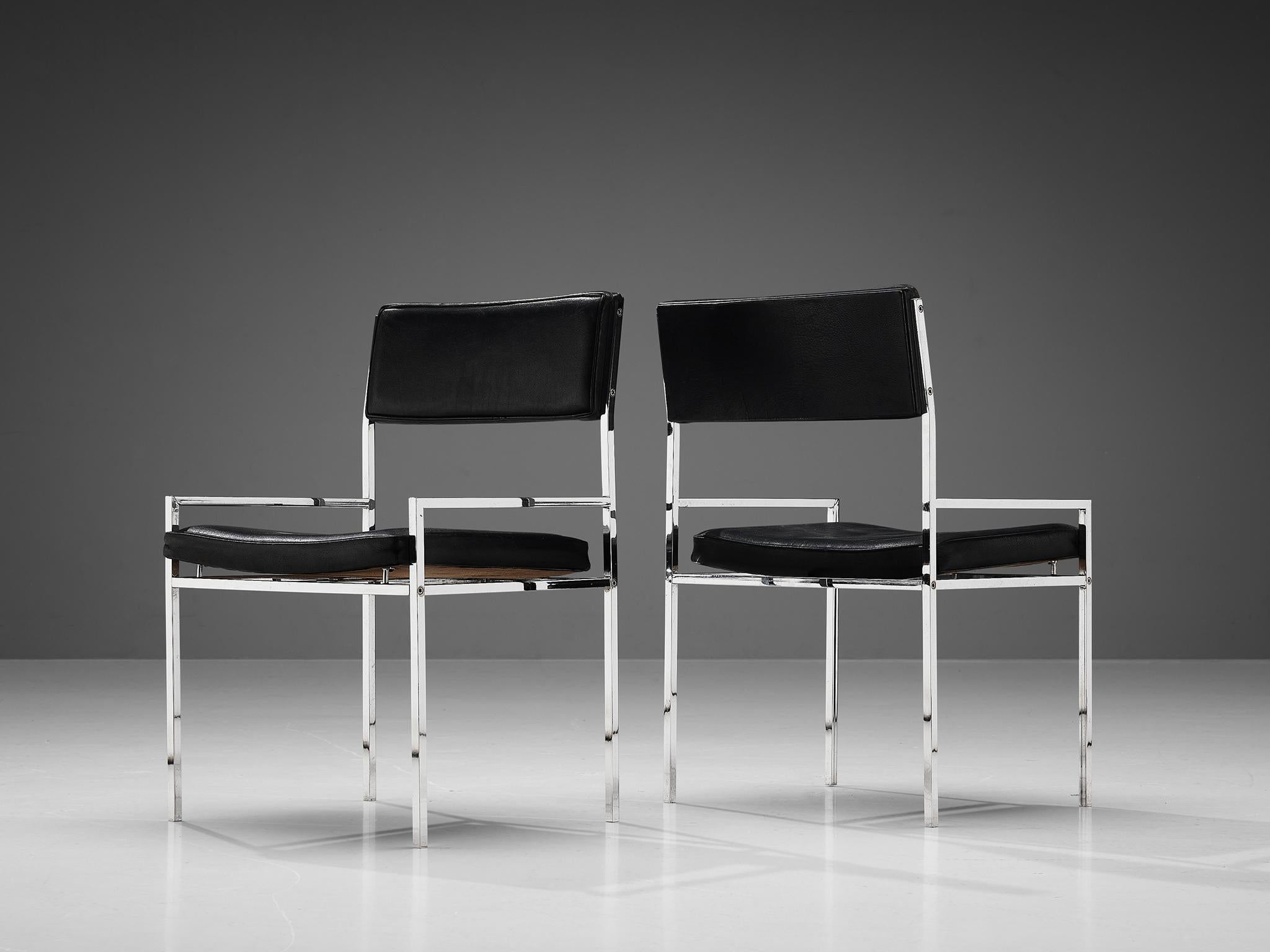 Set of Eight Italian Postmodern Dining Chairs in Chrome and Black Leather  In Good Condition For Sale In Waalwijk, NL