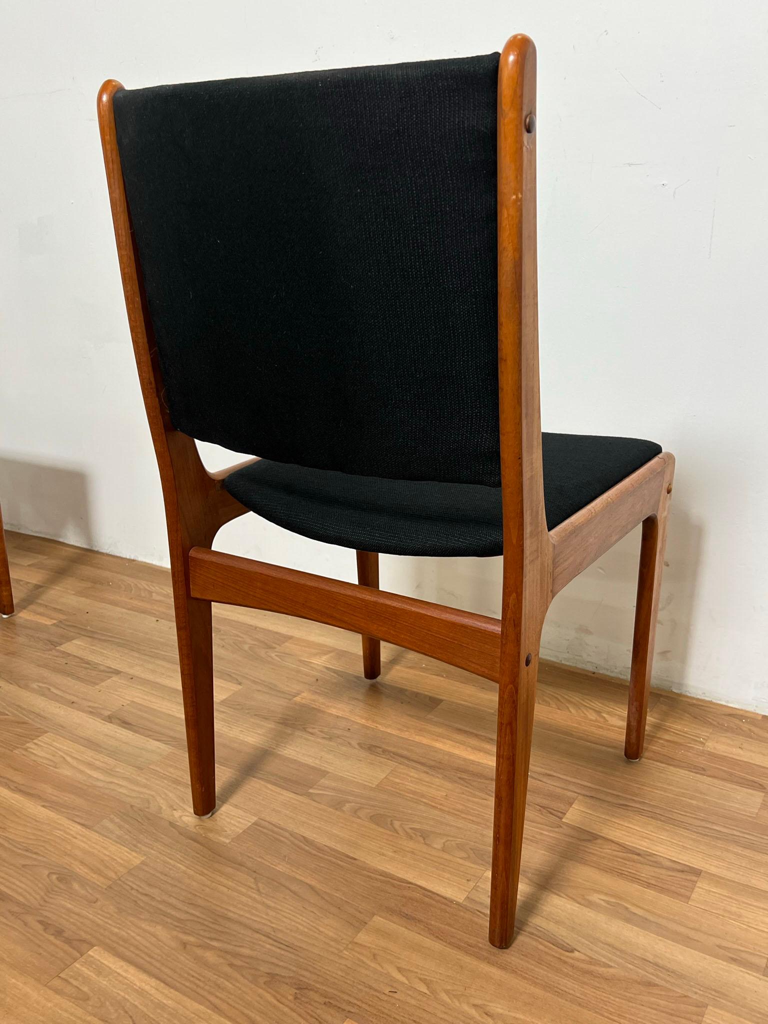 Mid-20th Century Set of Eight Johannes Andersen Danish Teak Dining Chairs Circa 1960s