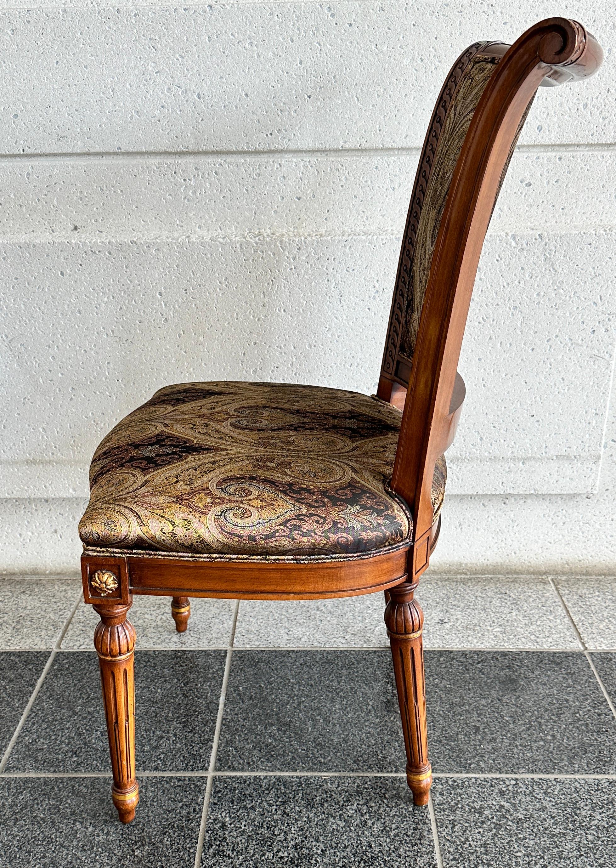 Legno Set di otto sedie da pranzo Karges in stile Luigi XVI in vendita