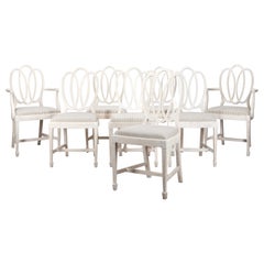 Conjunto de ocho sillas de comedor inglesas pintadas de finales del siglo XIX