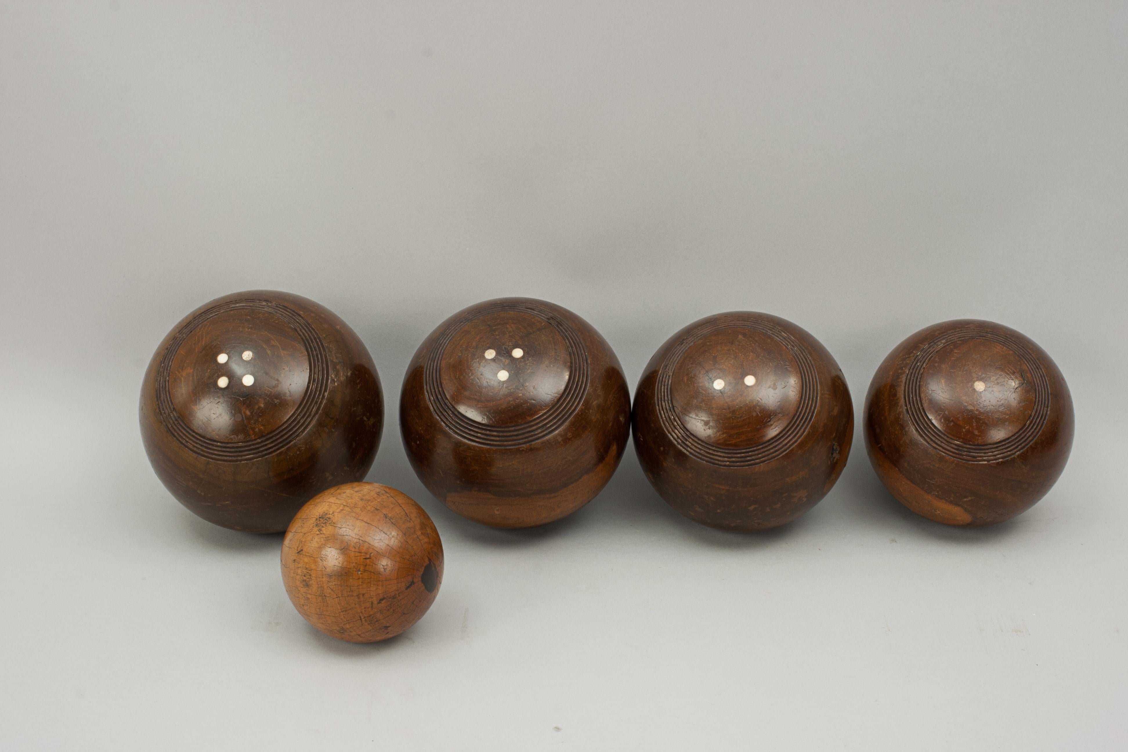 Baize Set of Eight Lawn Bowls in Pine Box with Rules
