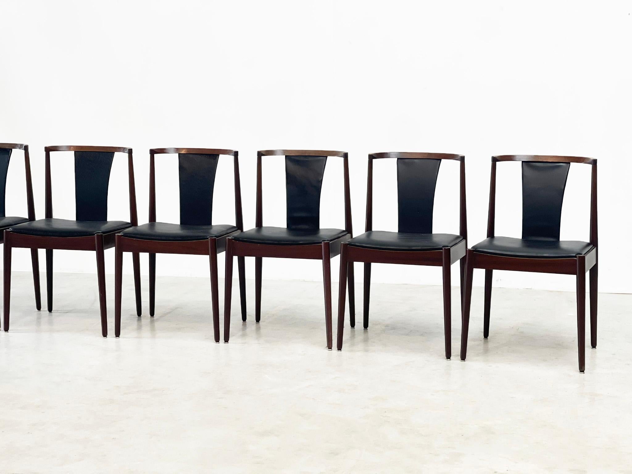 Leather Casala dining chairs
Nice timeless dining chairs. 
These dining chairs are made by the famous brand Casala. They were designed in the 80s by someone unknown but they certainly have a nice shape and are of high quality! 

