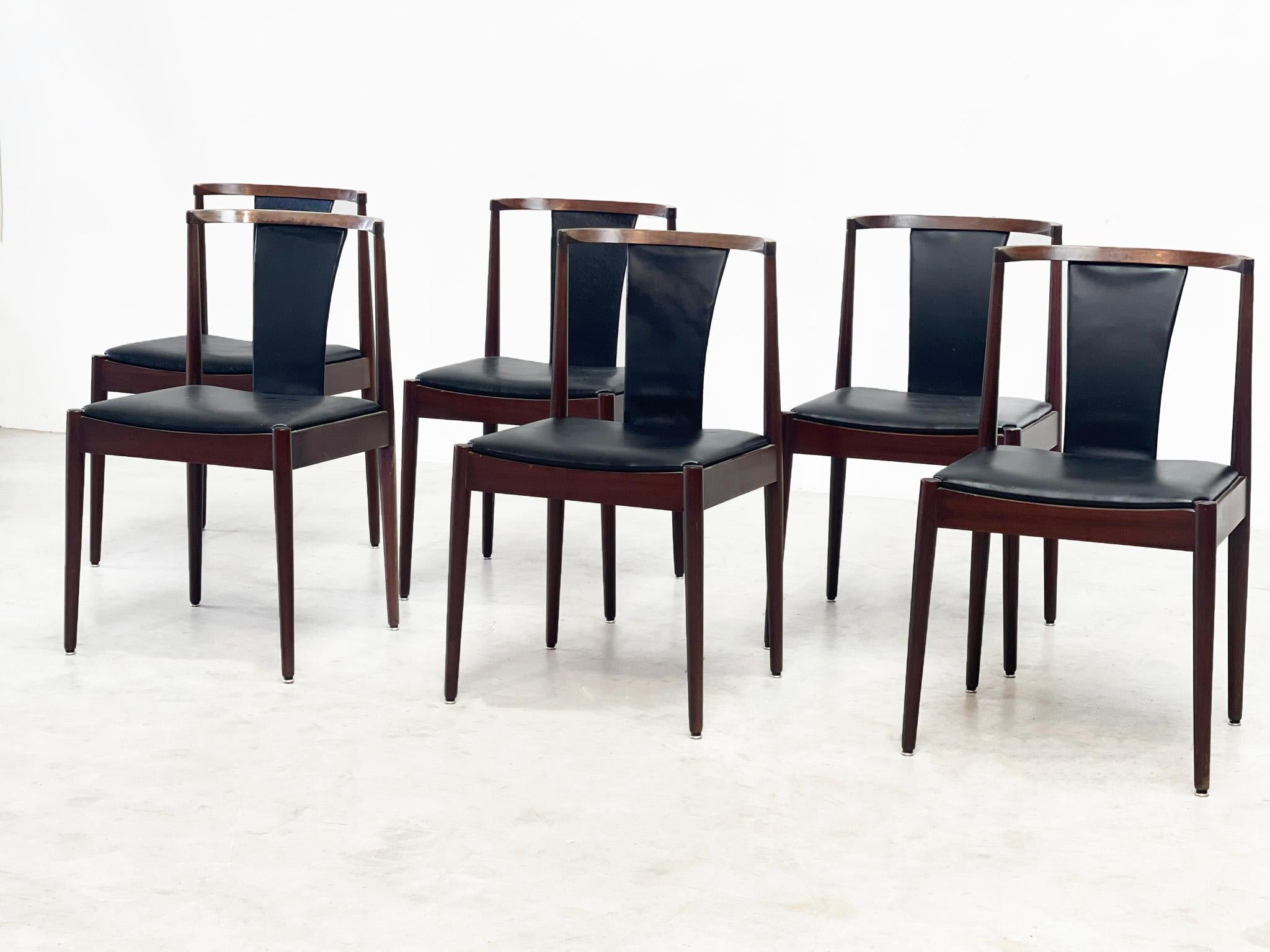 set of eight Leather Casala dining chairs In Good Condition For Sale In Nijlen, VAN