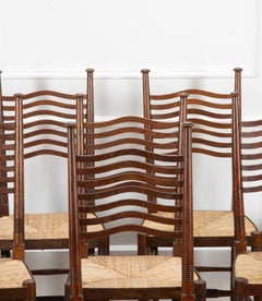 Satz von acht Liberty & Co. Arts and Crafts-Esszimmerstühle