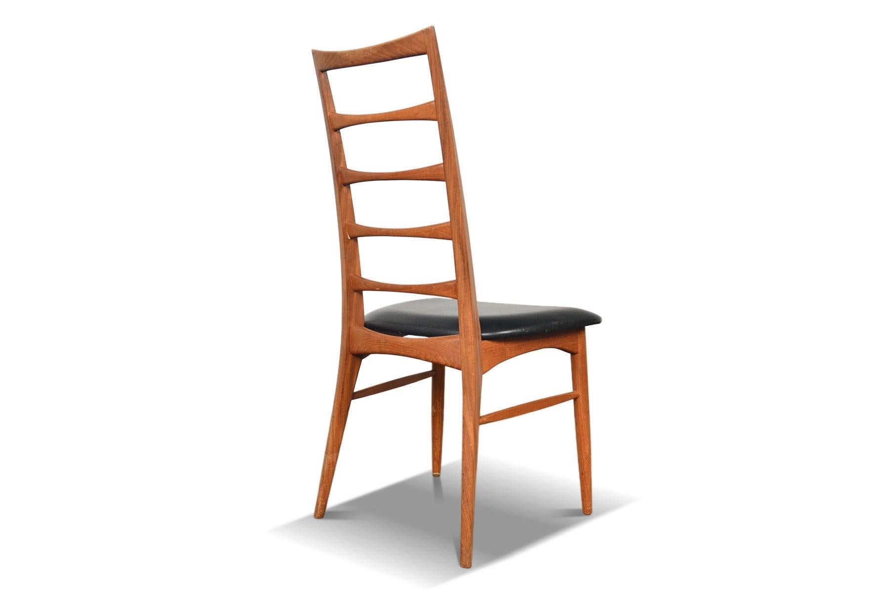 Set of Eight 'Lis' Highback Dining Chairs in Teak For Sale 3