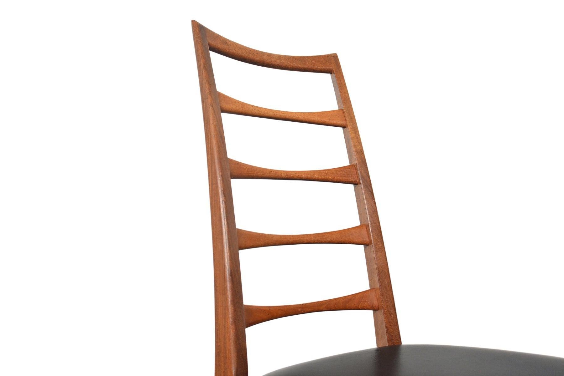 Set of Eight 'Lis' Highback Dining Chairs in Teak For Sale 1