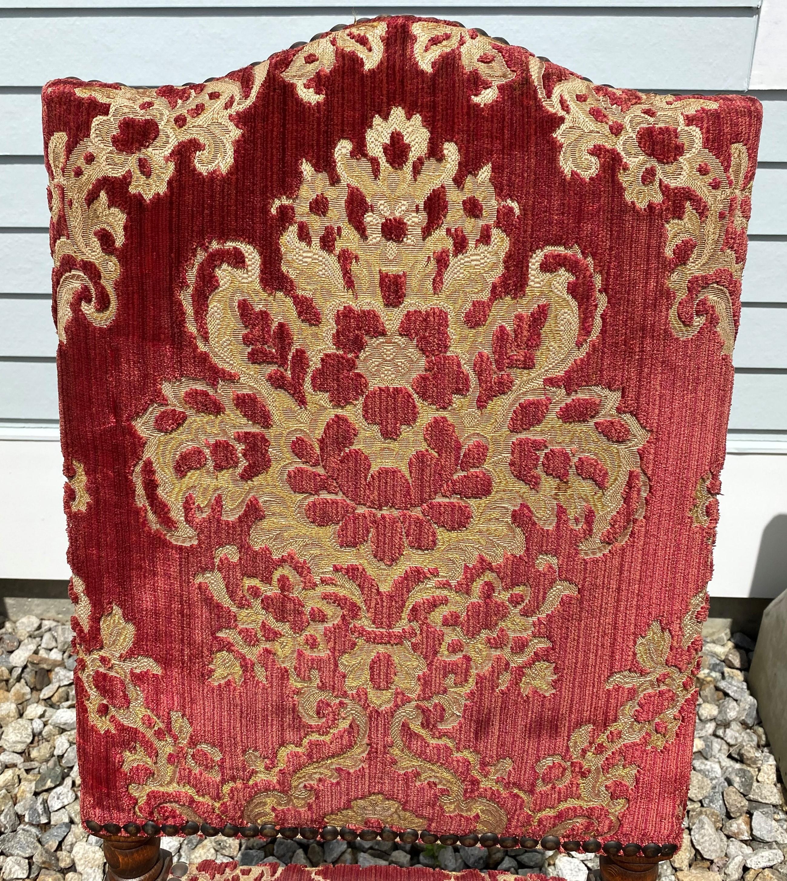 Satz von acht Louis XIII Style Upholstering Side Chairs aus Nussbaumholz (19. Jahrhundert) im Angebot