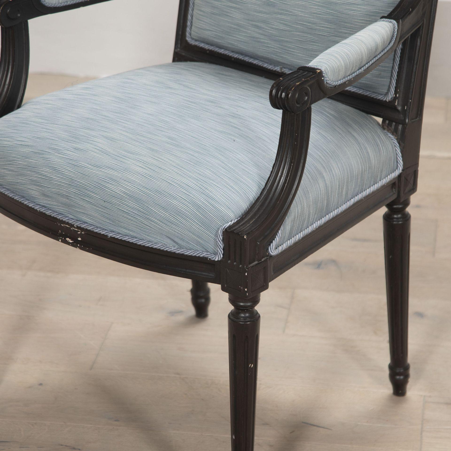 Set di otto sedie Fauteuils francesi ebanizzate in stile Luigi XVI in vendita 3