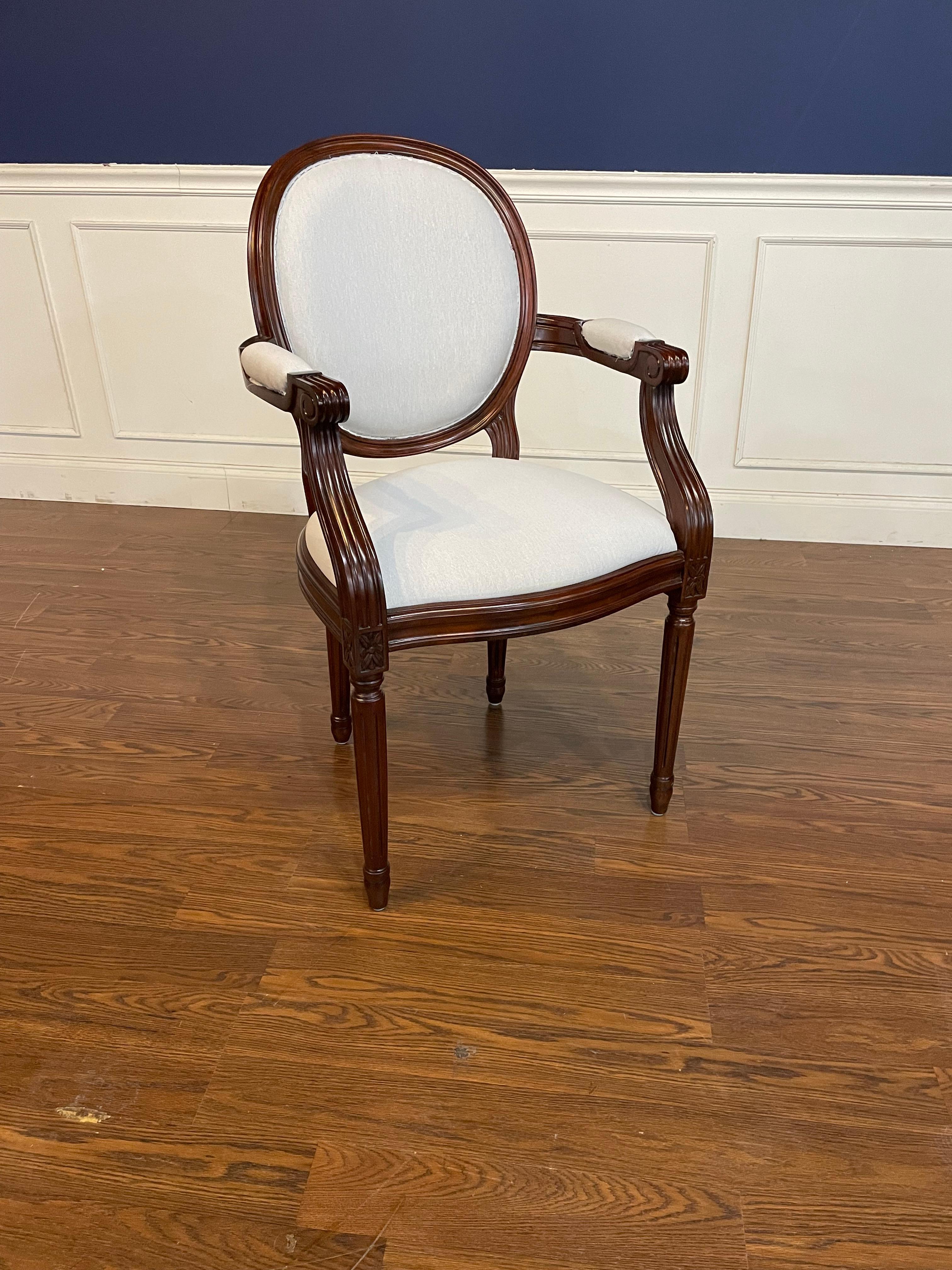 Satz von acht gepolsterten Louis-XVI-Esszimmerstühlen von Leighton Hall  im Zustand „Neu“ im Angebot in Suwanee, GA