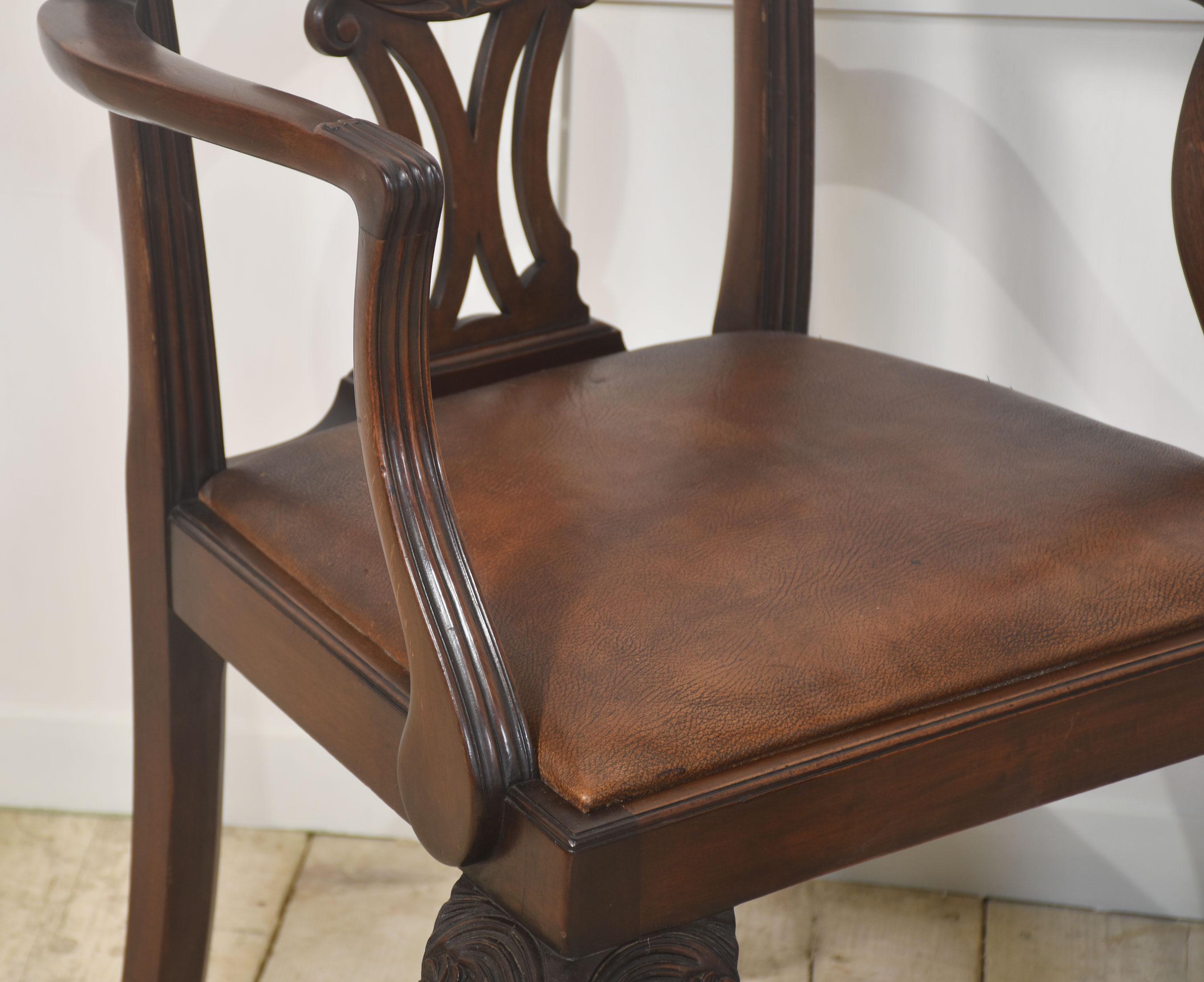 Legno Set di otto sedie da pranzo in mogano in stile Chippendale in vendita