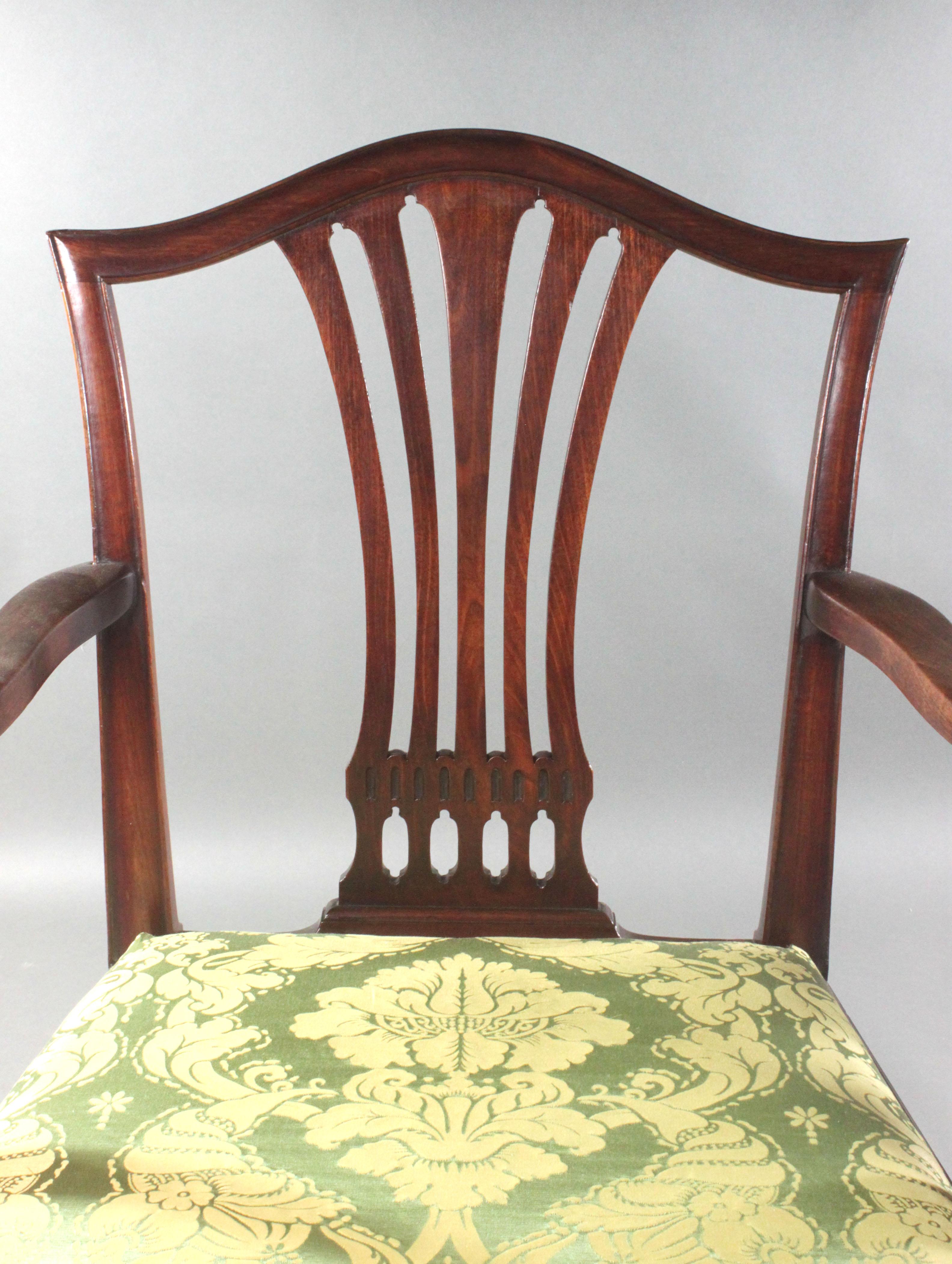 Set of Eight Mahogany Georgian Dining Chairs  For Sale 2