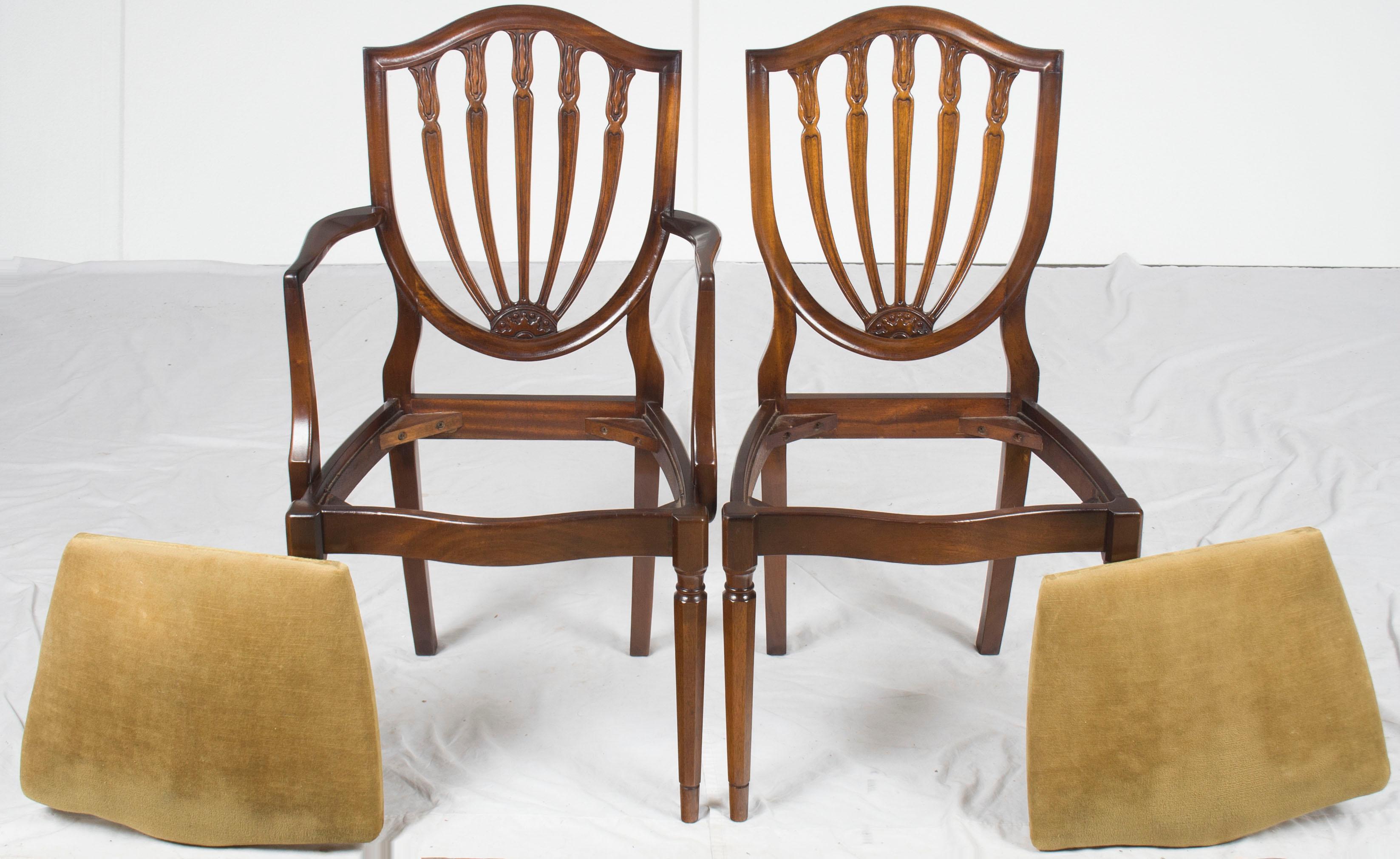 English Set of Eight Mahogany Hepplewhite Shield Back Dining Room Chairs