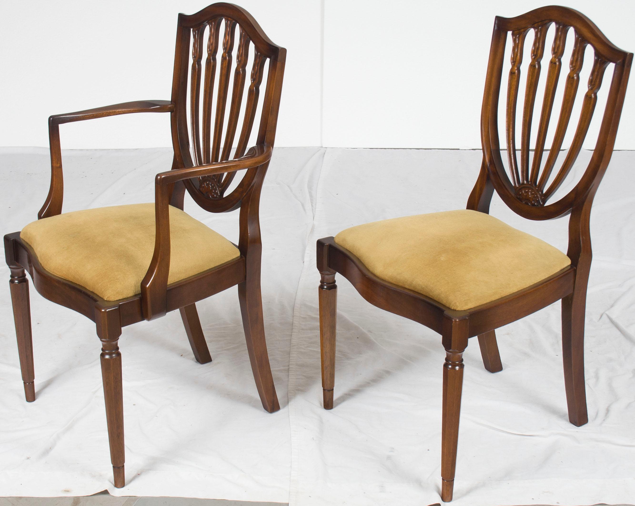 Set of Eight Mahogany Hepplewhite Shield Back Dining Room Chairs In Good Condition In Atlanta, GA