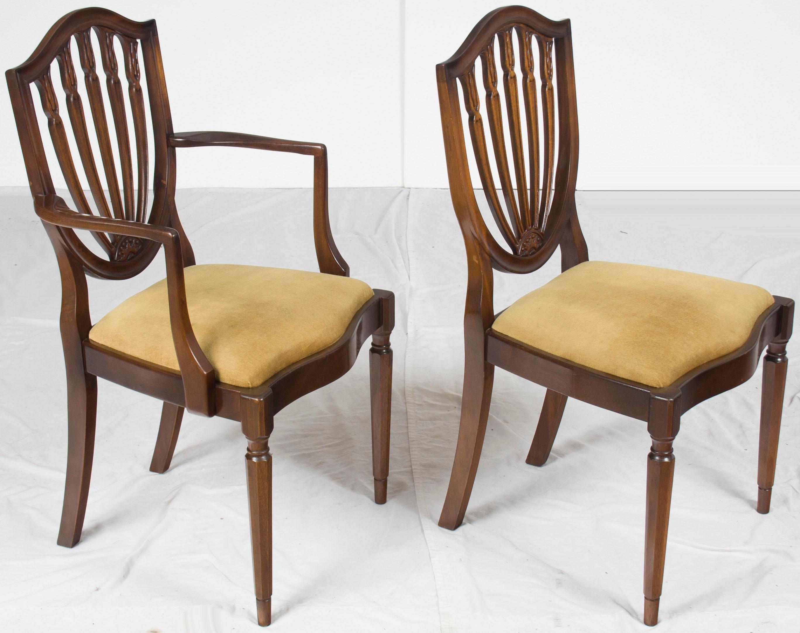 Mid-20th Century Set of Eight Mahogany Hepplewhite Shield Back Dining Room Chairs