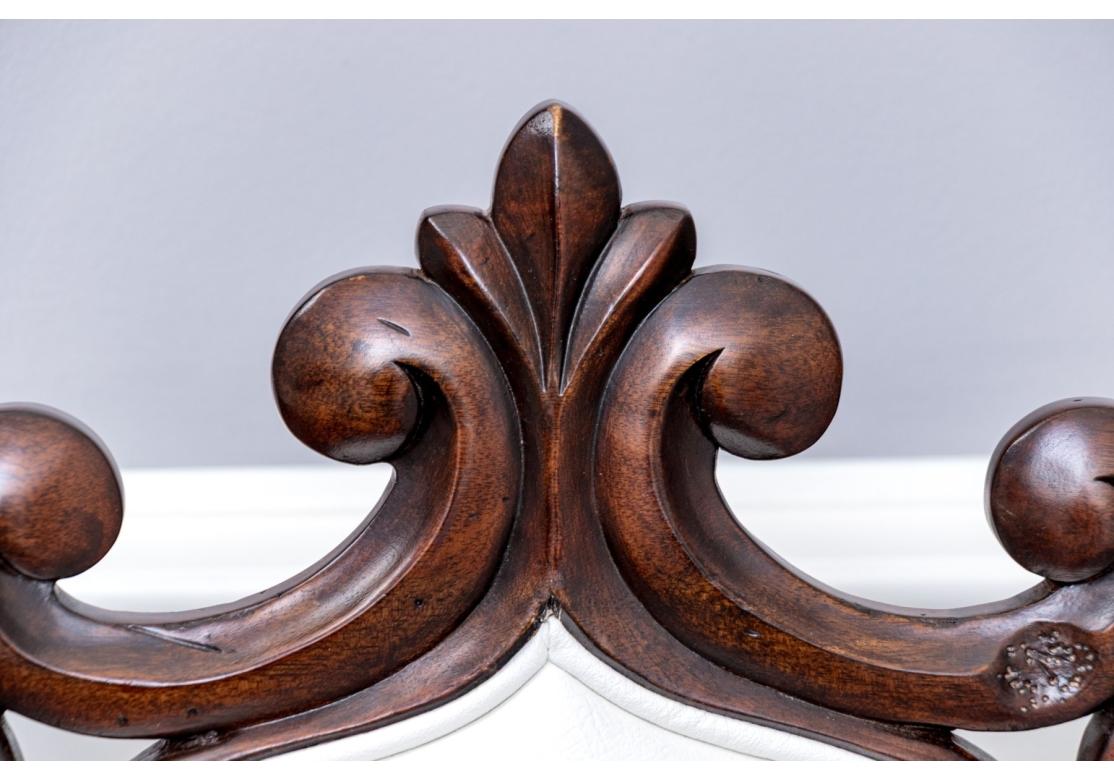 Ensemble de huit chaises de salle à manger de style jacobéen Maitland Smith en vente 5