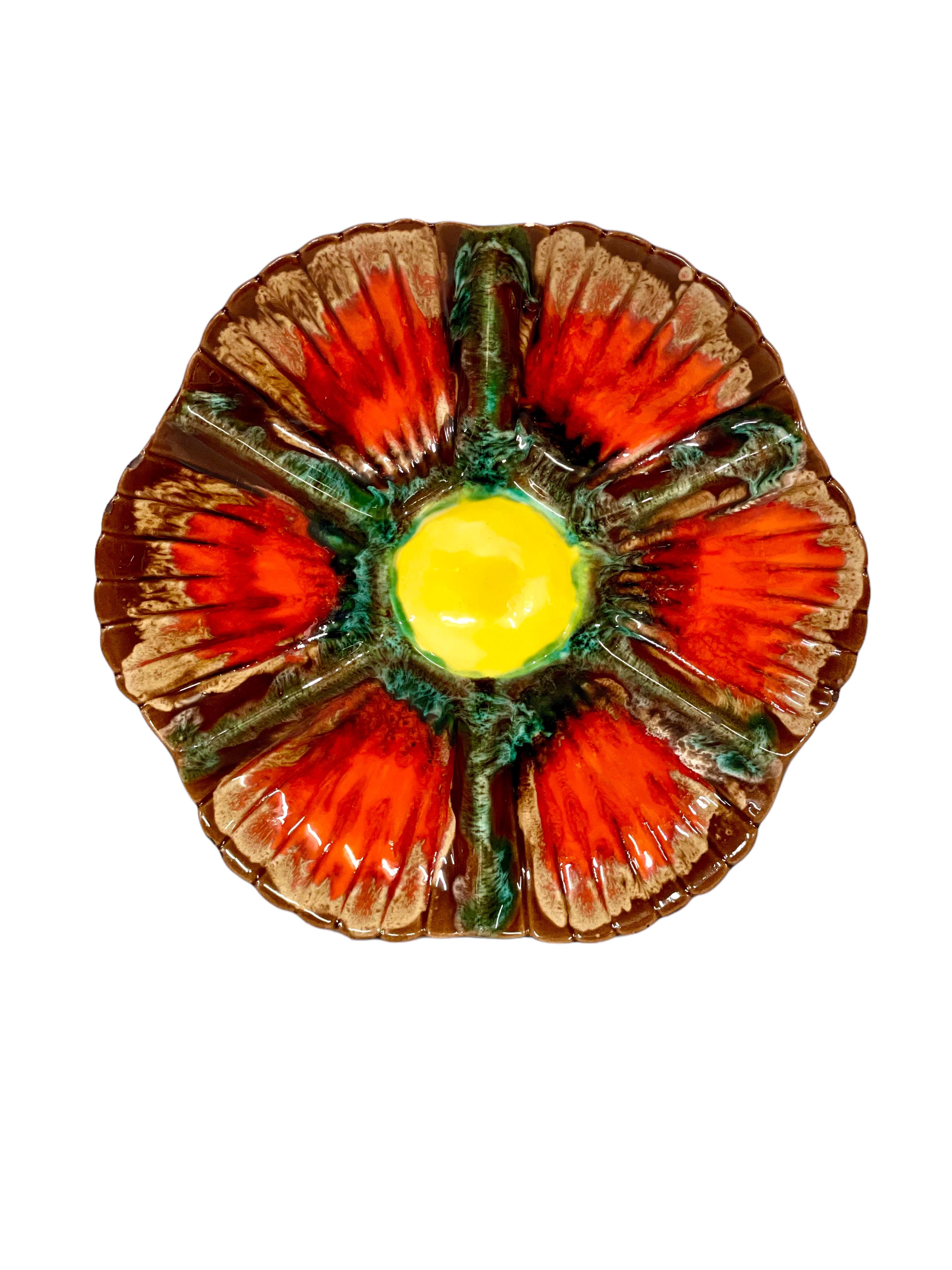  19th Century Set of Eight Majolica Oyster Plates and Serving Platter In Good Condition For Sale In LA CIOTAT, FR
