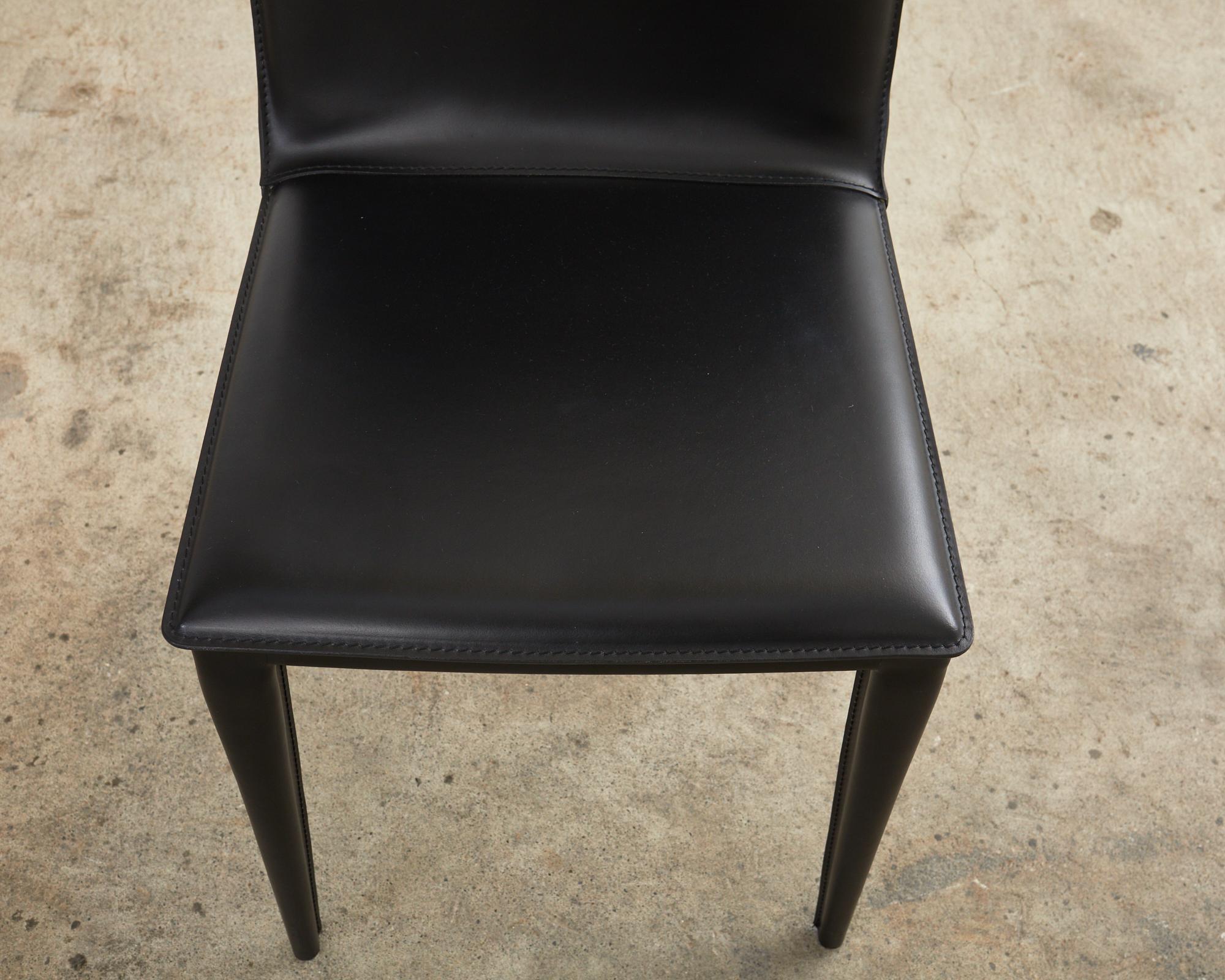 Ensemble de huit chaises de salle à manger italiennes en cuir de style Mario Bellini par Frag en vente 6
