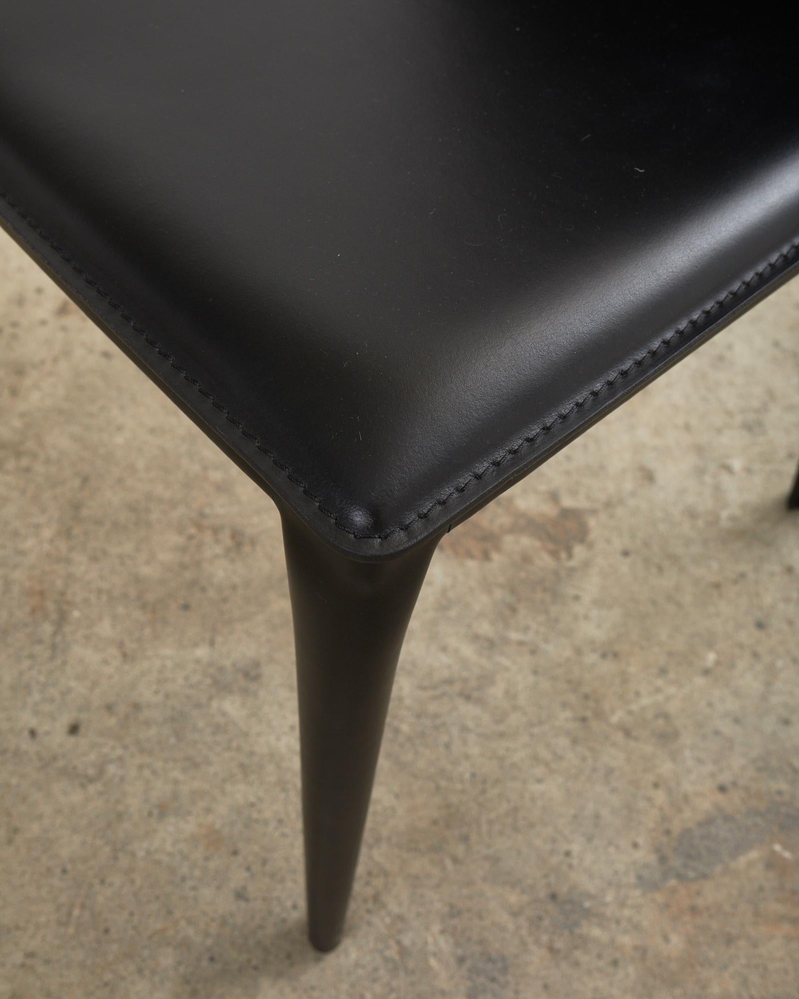 Ensemble de huit chaises de salle à manger italiennes en cuir de style Mario Bellini par Frag en vente 8