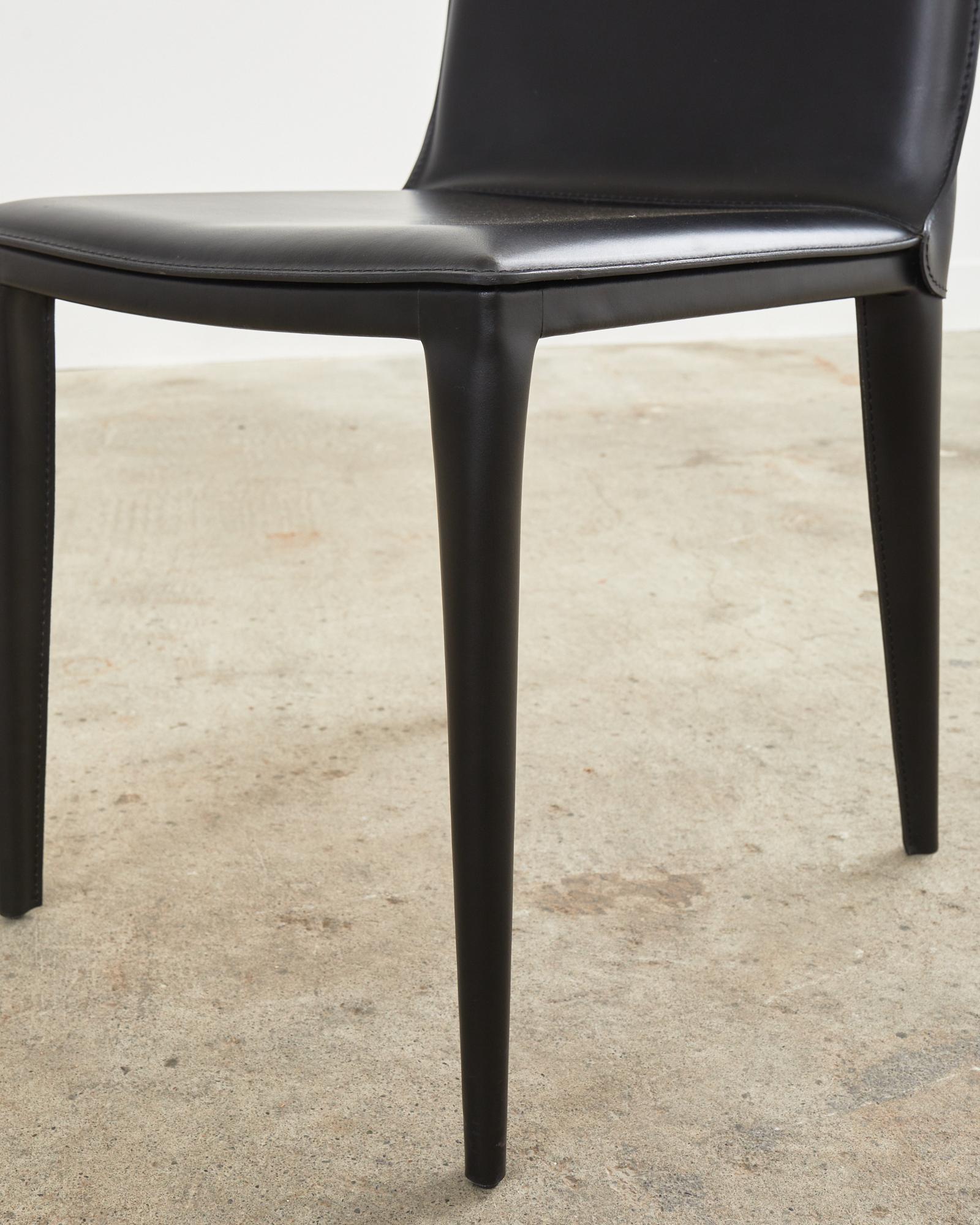 Ensemble de huit chaises de salle à manger italiennes en cuir de style Mario Bellini par Frag en vente 10