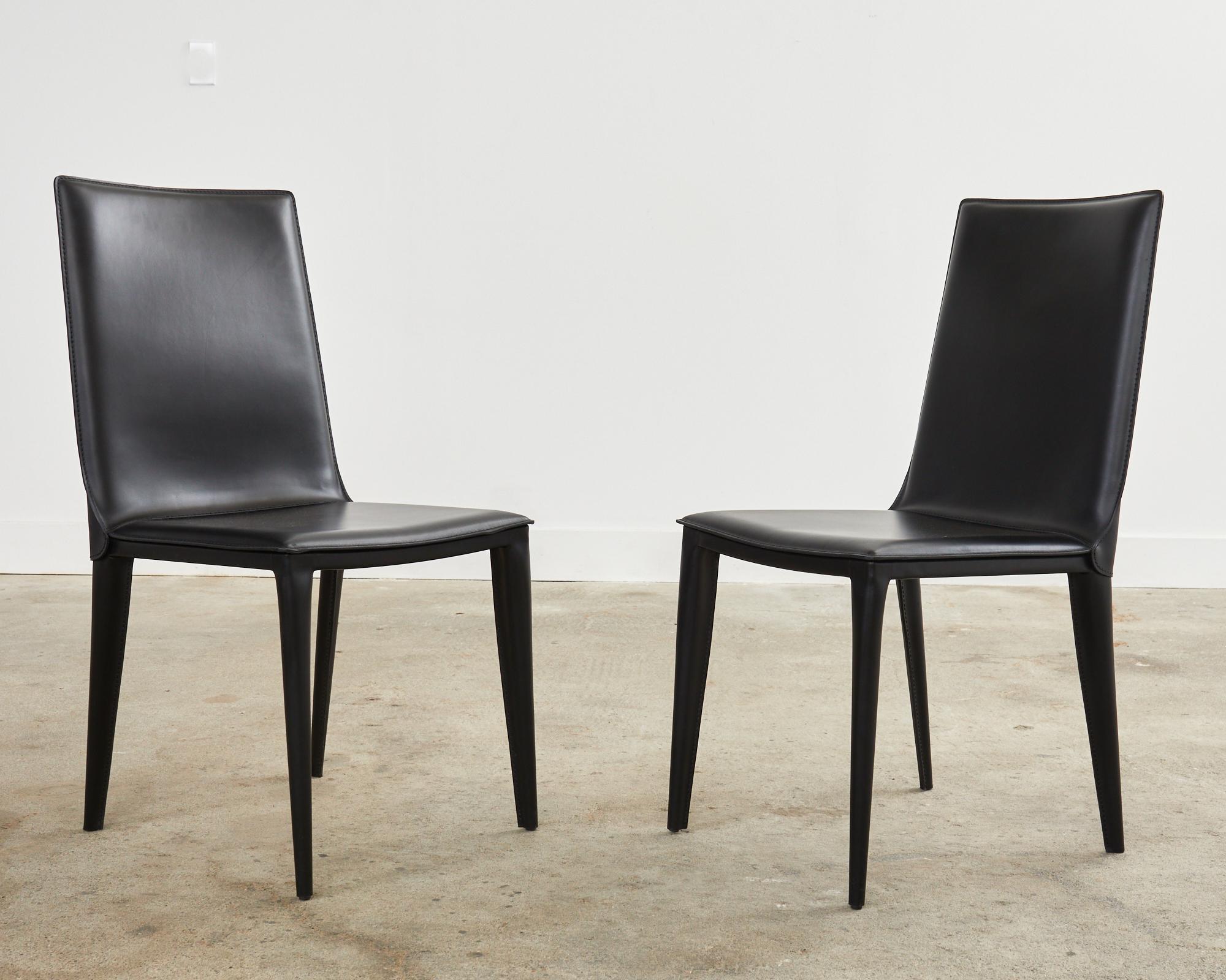 Ensemble de huit chaises de salle à manger italiennes en cuir de style Mario Bellini par Frag en vente 1
