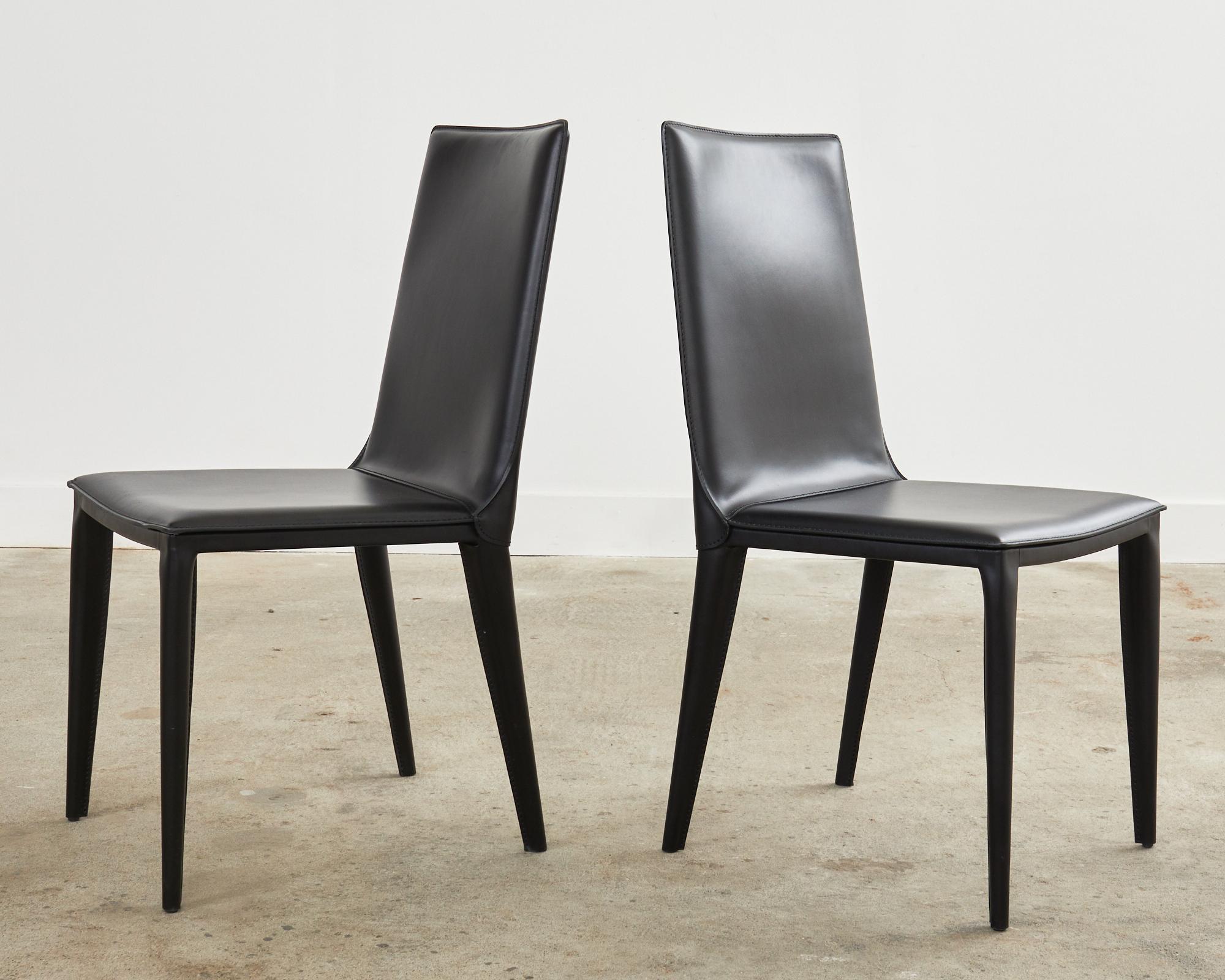 Ensemble de huit chaises de salle à manger italiennes en cuir de style Mario Bellini par Frag en vente 2
