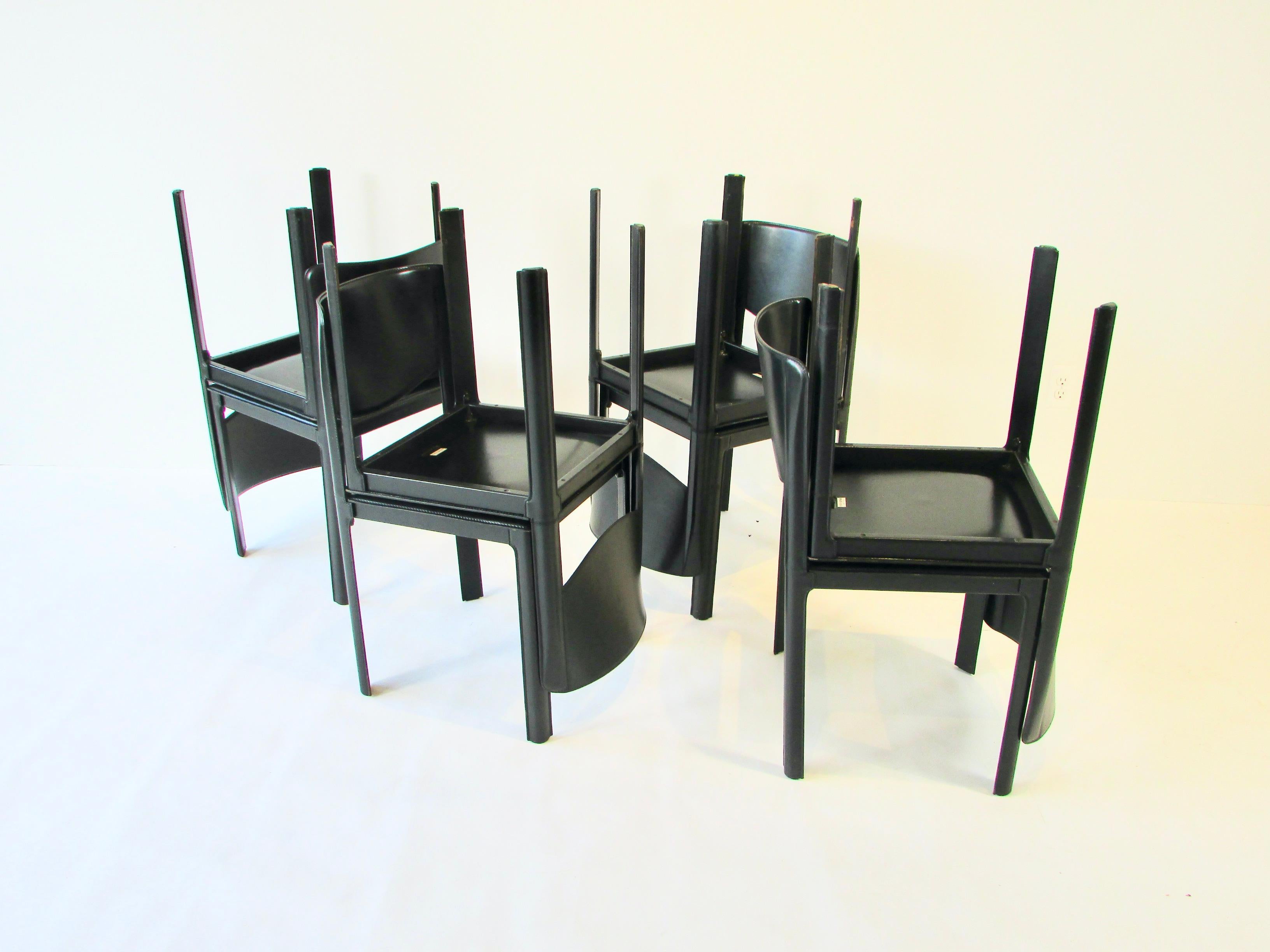 Ensemble de huit chaises de salle à manger en cuir noir italien Matteo Grassi en vente 7