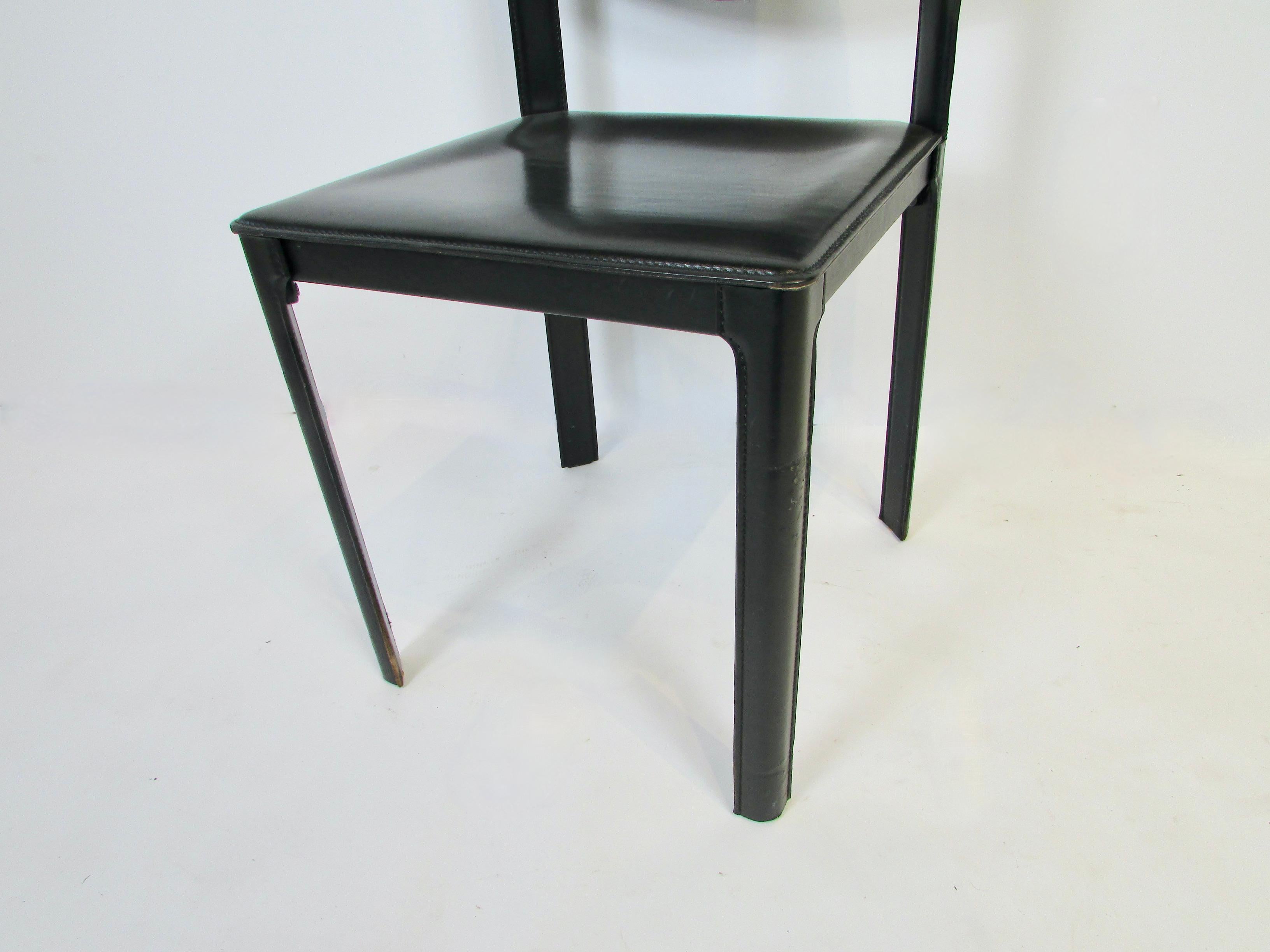Ensemble de huit chaises de salle à manger en cuir noir italien Matteo Grassi en vente 11