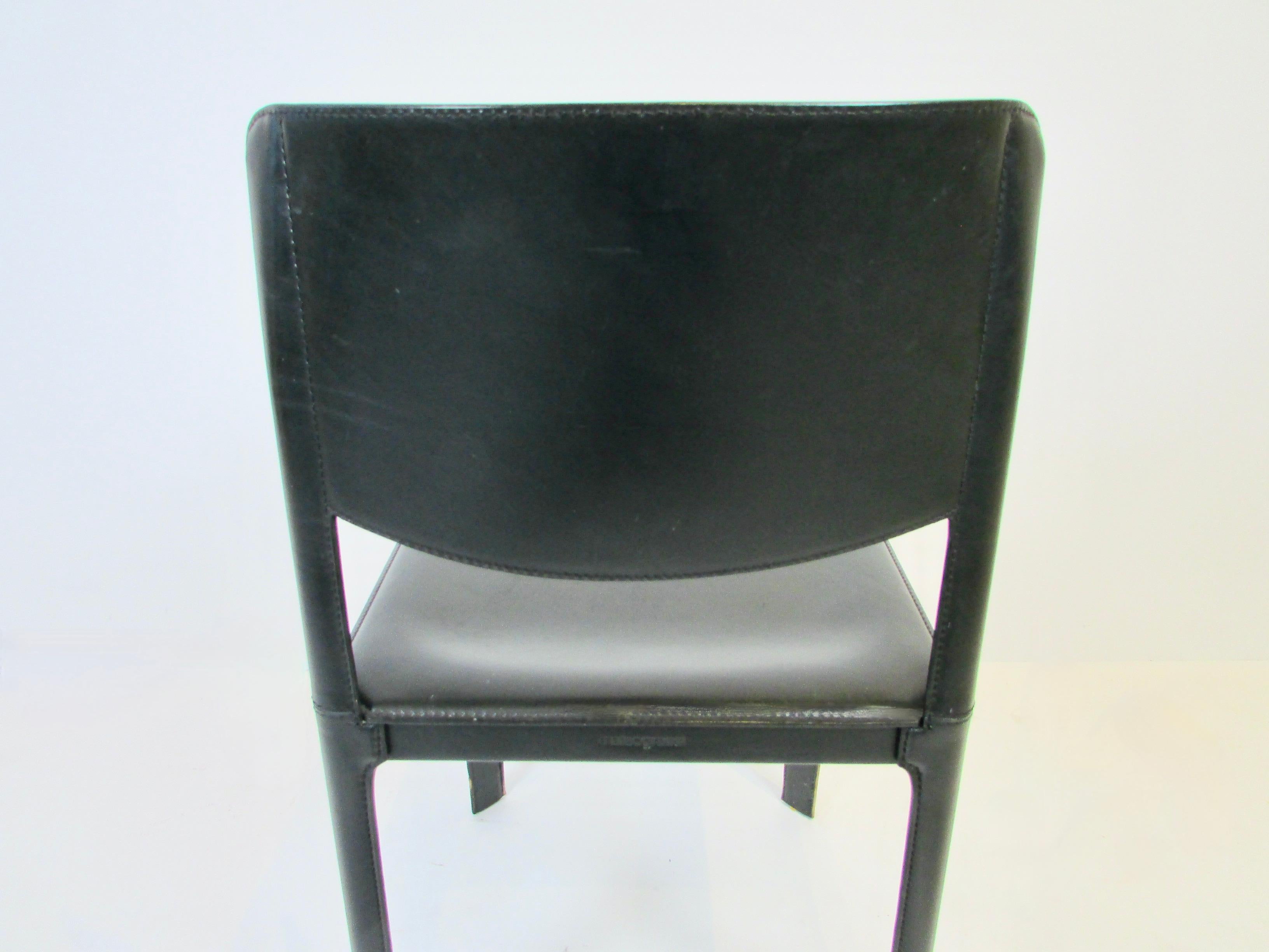 Juego de ocho sillas de comedor de cuero negro italiano Matteo Grassi en venta 13