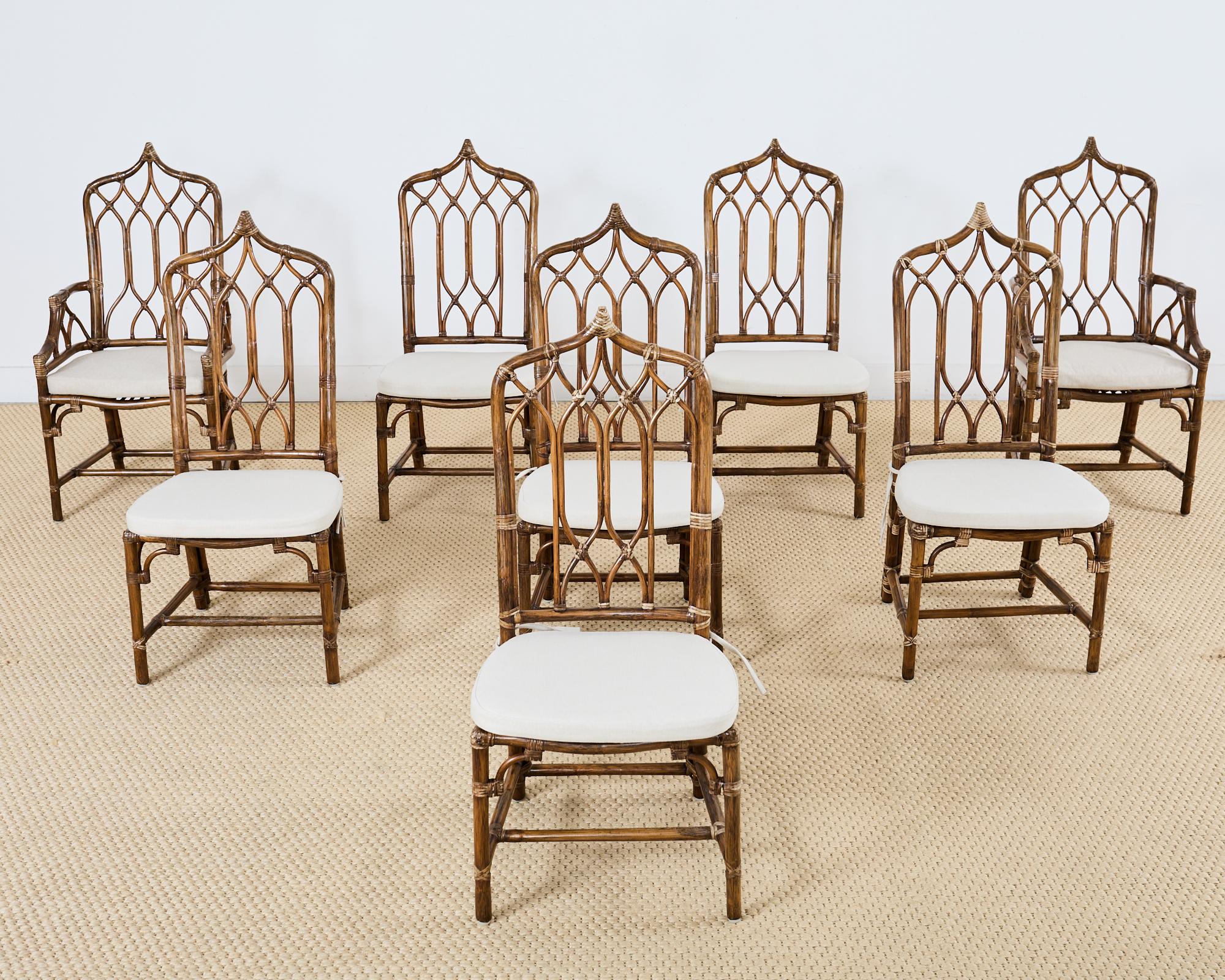 Organico moderno Set di otto sedie da pranzo McGuire con schienale alto in rattan a cattedrale in vendita