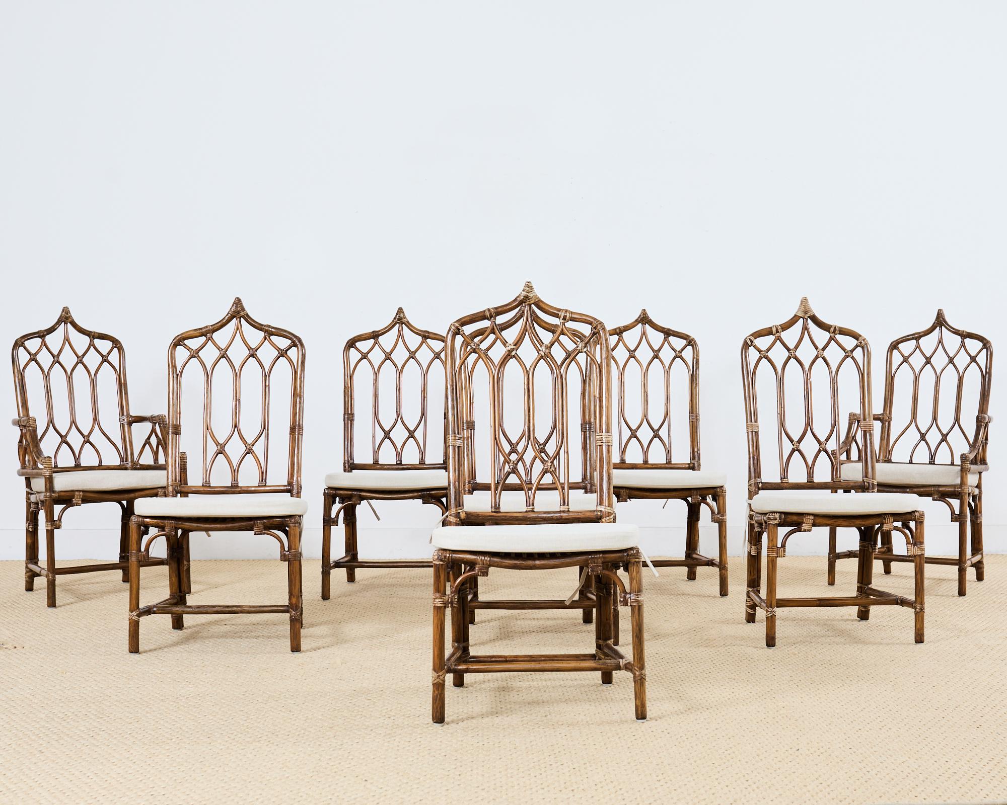 Americano Set di otto sedie da pranzo McGuire con schienale alto in rattan a cattedrale in vendita