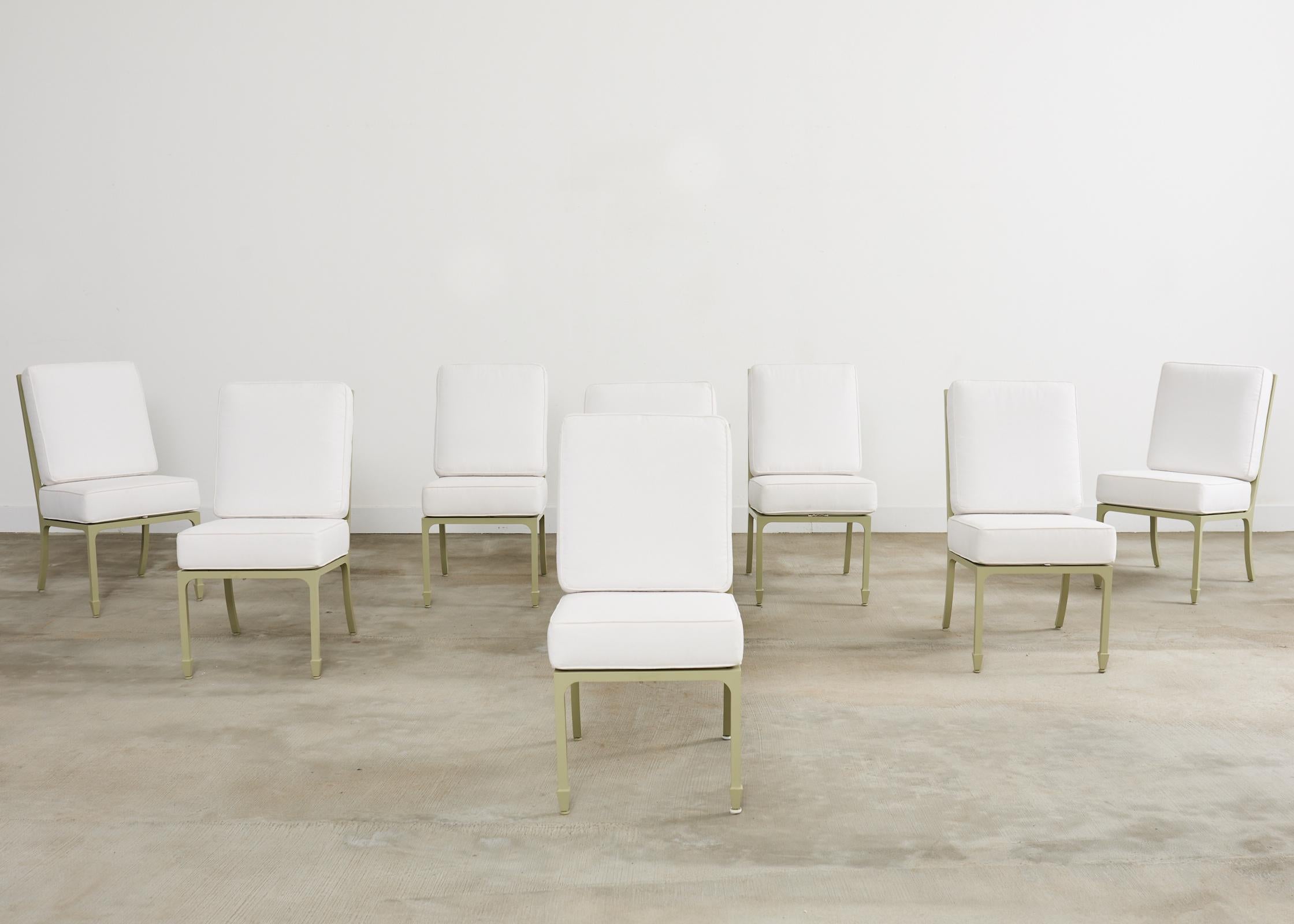 Conjunto de ocho sillas de comedor de jardín McKinnon and Harris Neoclásico en venta