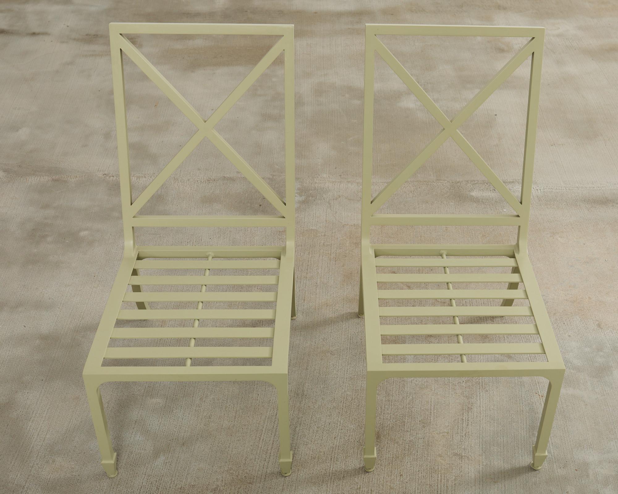 Conjunto de ocho sillas de comedor de jardín McKinnon and Harris Aluminio en venta
