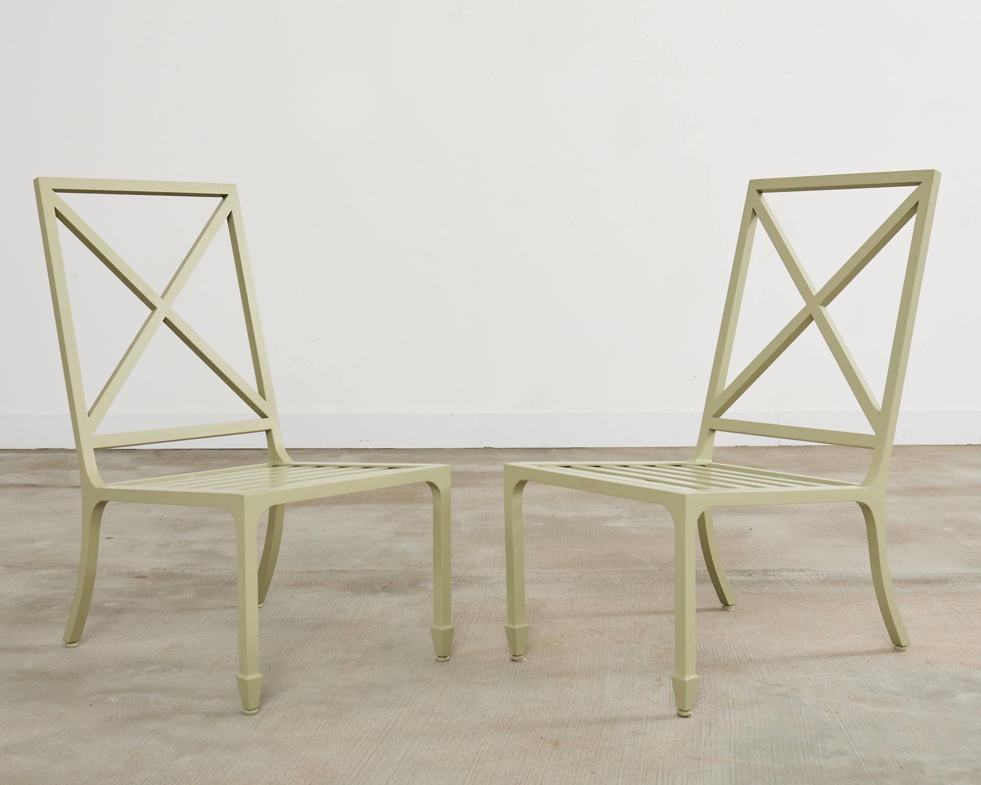 Conjunto de ocho sillas de comedor de jardín McKinnon and Harris en venta 1