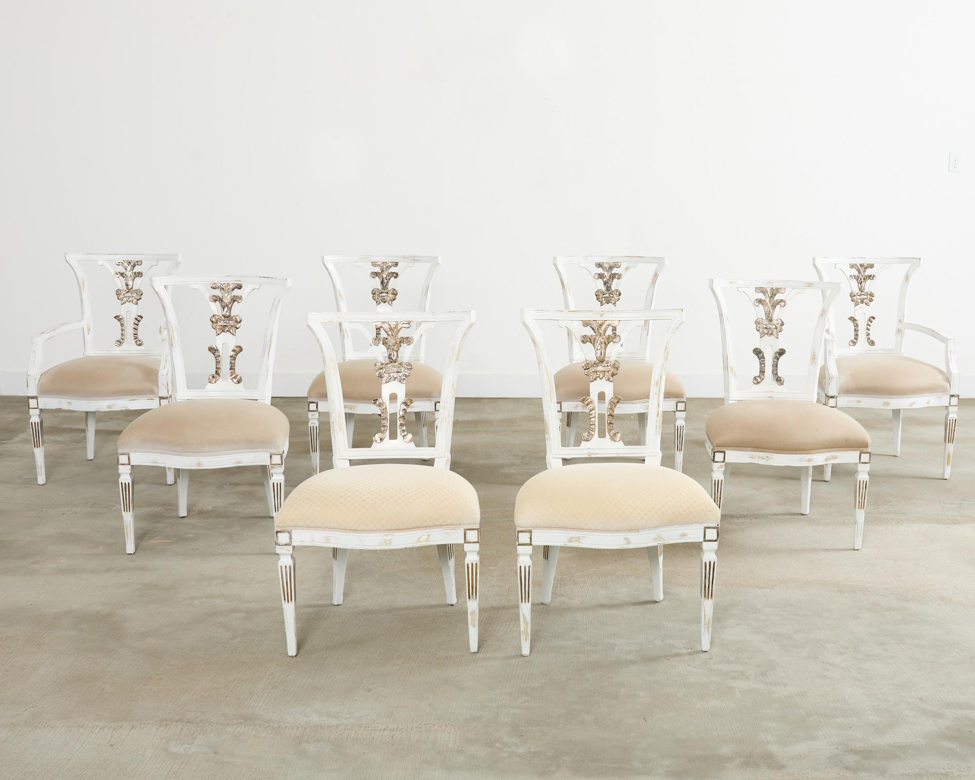 Néoclassique Ensemble de huit chaises de salle à manger Margot de Michael Taylor en vente