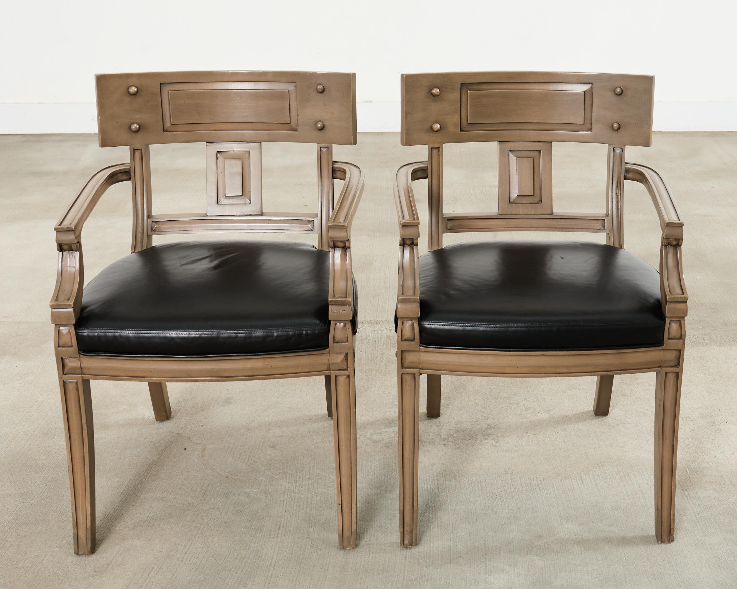 Satz von acht Michael Taylor Style Klismos Dining Armchairs (Handgefertigt) im Angebot