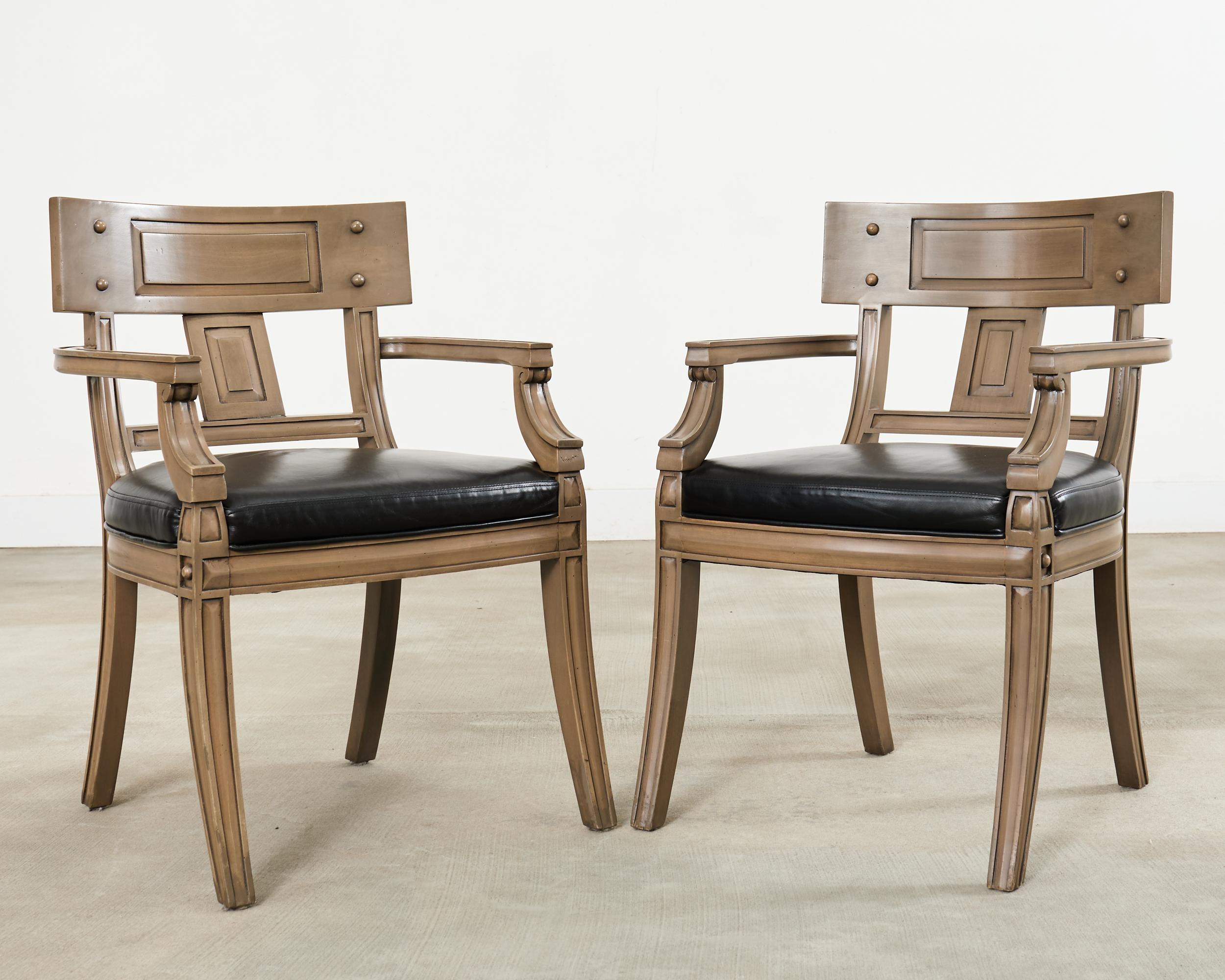 Satz von acht Michael Taylor Style Klismos Dining Armchairs (21. Jahrhundert und zeitgenössisch) im Angebot