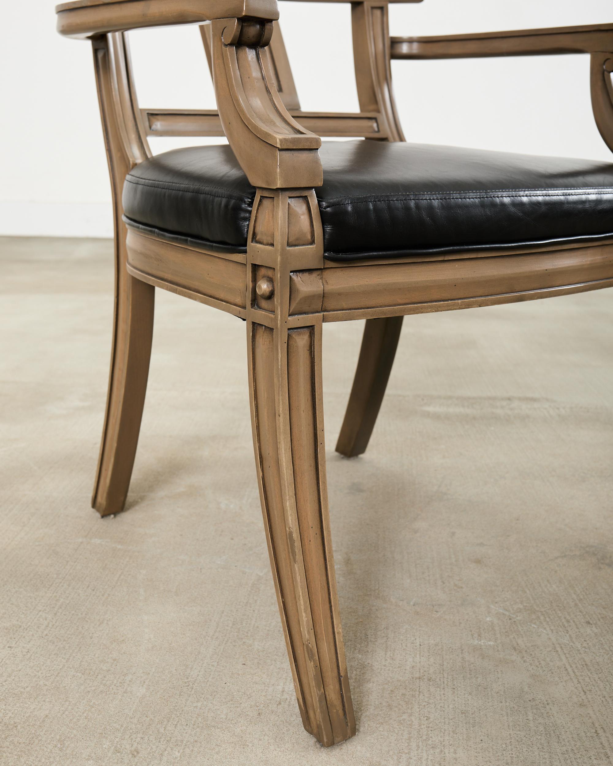 Satz von acht Michael Taylor Style Klismos Dining Armchairs (Leder) im Angebot