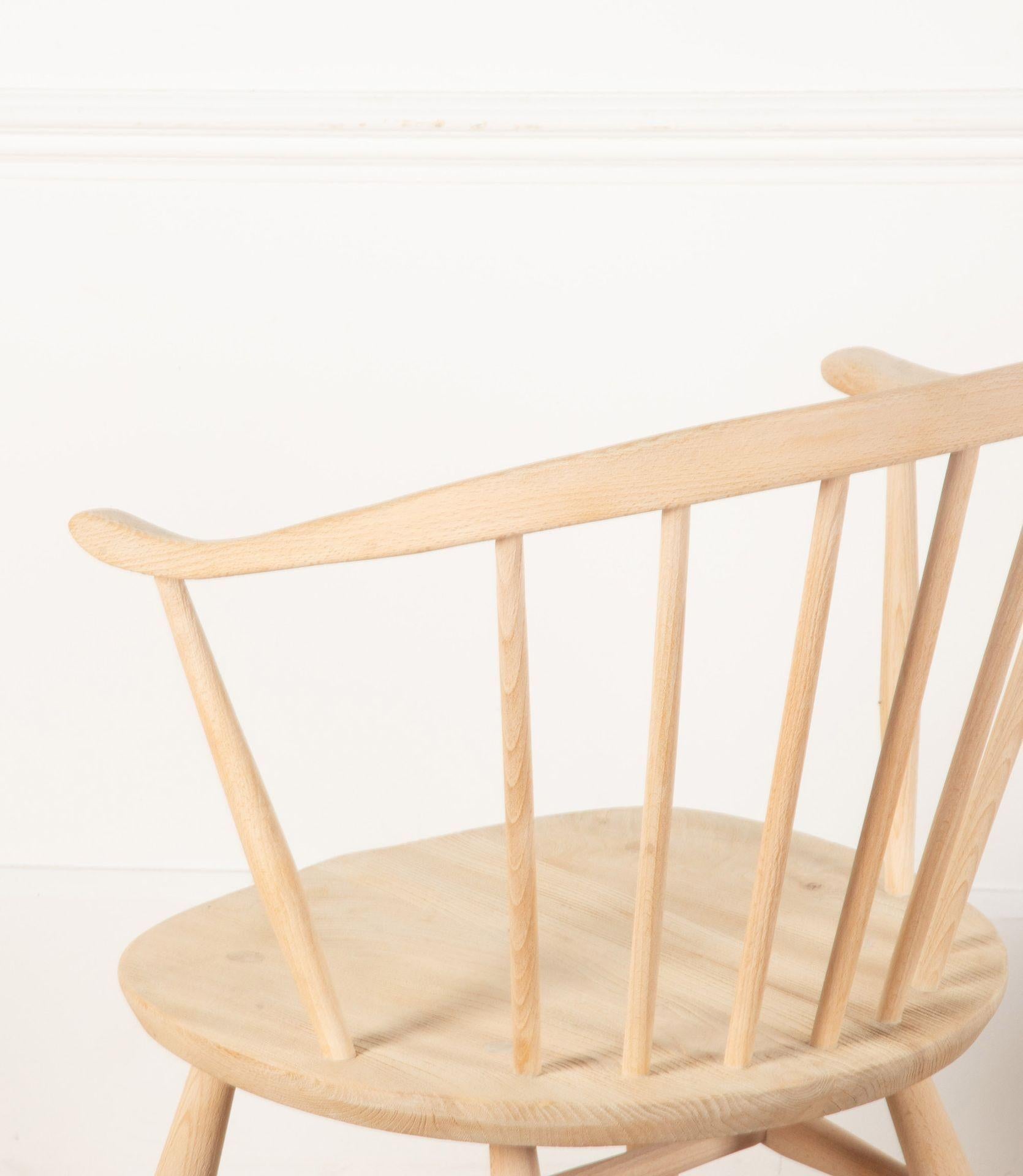 20ième siècle Ensemble de huit chaises 'Cowhorn' Ercol blanchies du milieu du siècle dernier en vente