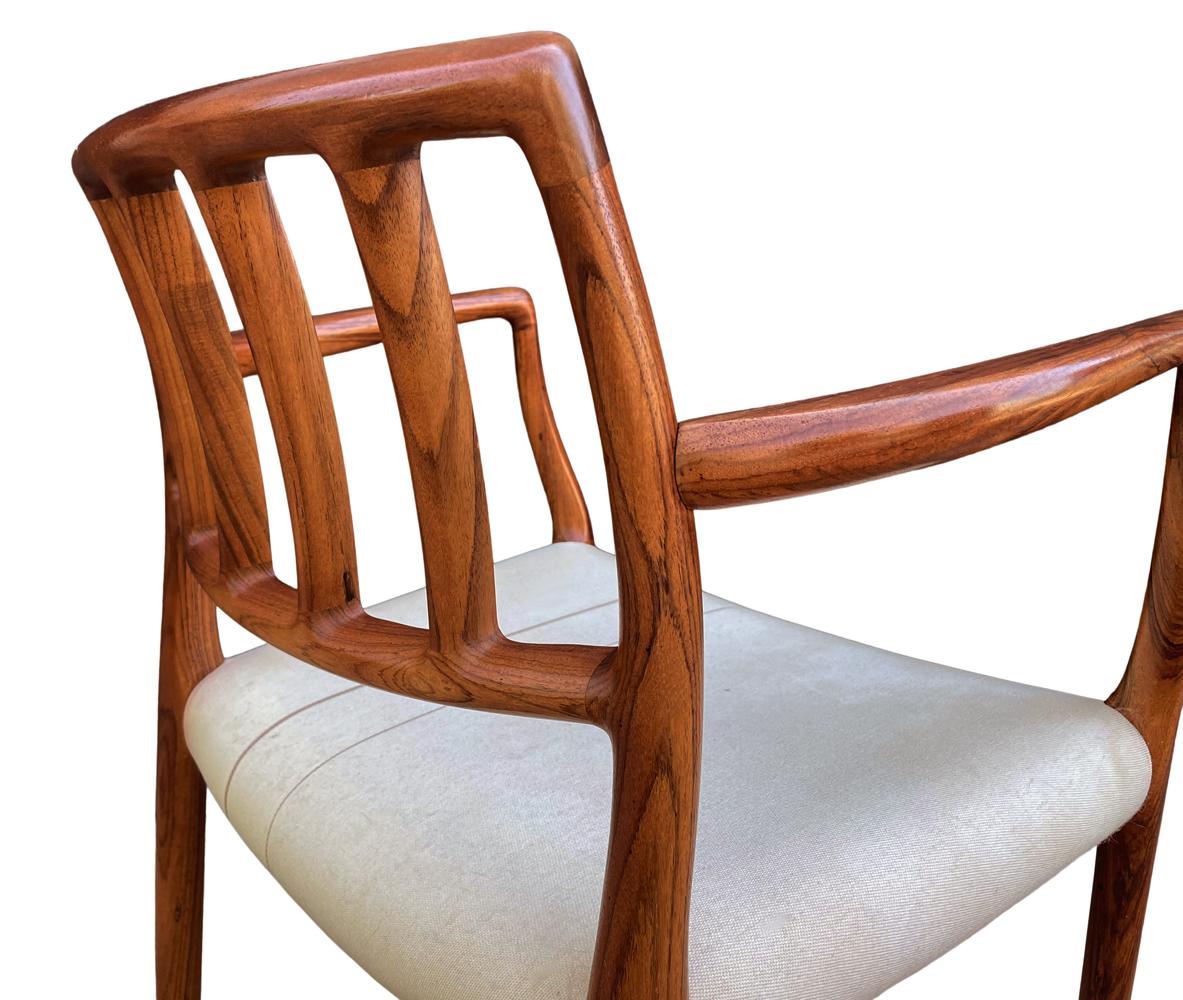 Ensemble de huit chaises de salle à manger danoises modernes du milieu du siècle en bois de rose de Niels Moller en vente 5