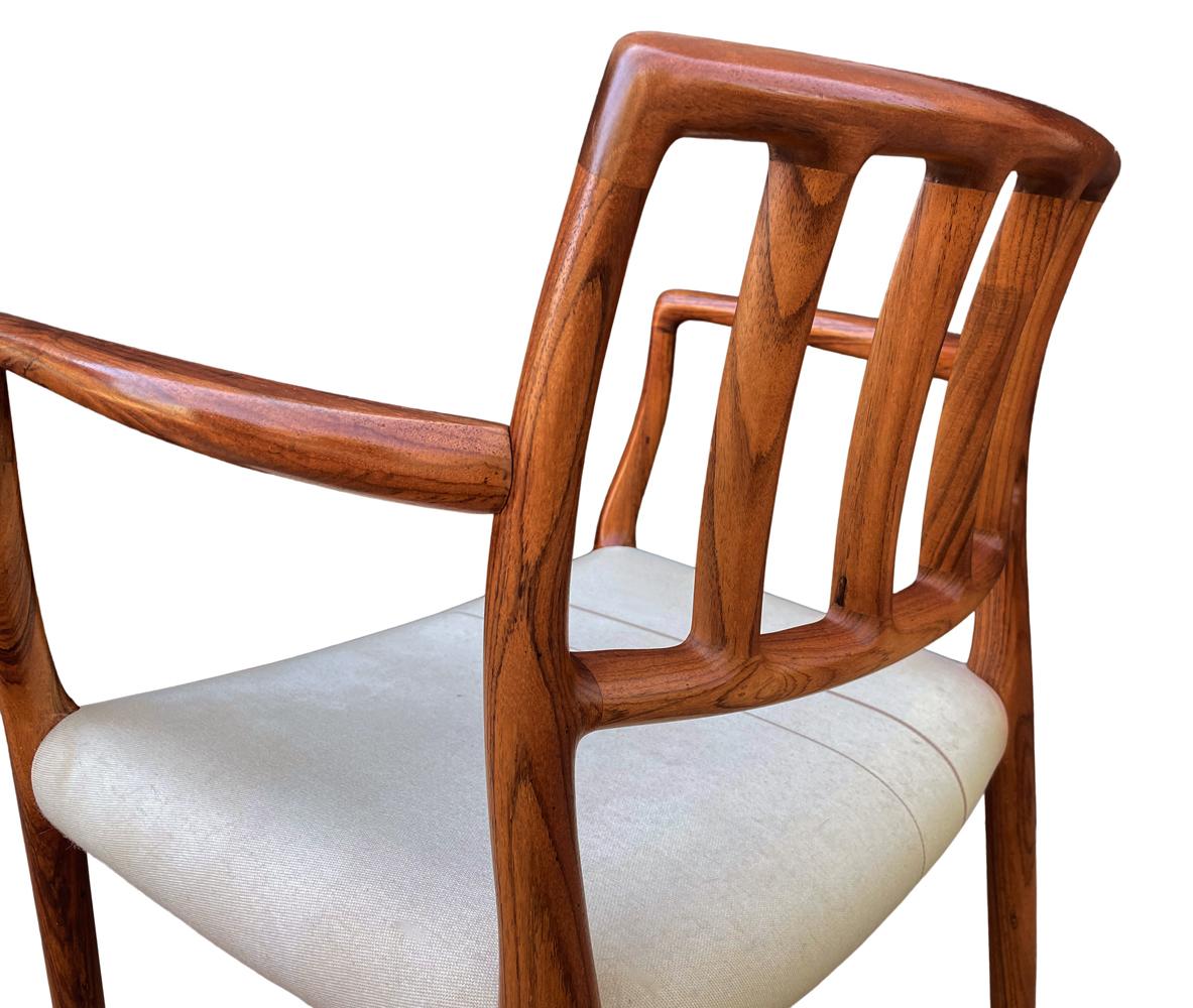 Scandinave moderne Ensemble de huit chaises de salle à manger danoises modernes du milieu du siècle en bois de rose de Niels Moller en vente