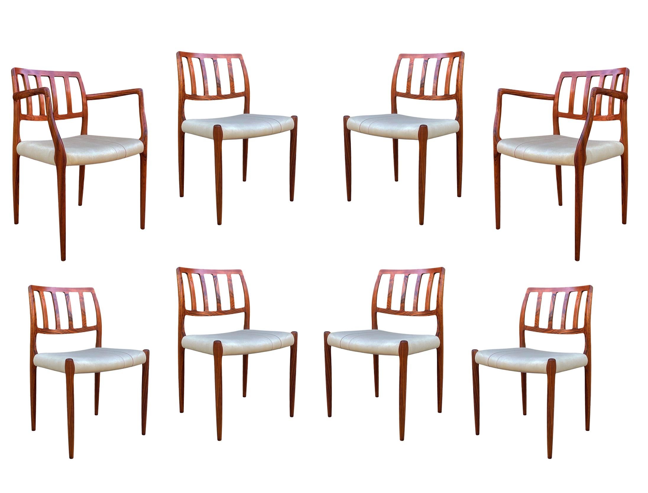 Danois Ensemble de huit chaises de salle à manger danoises modernes du milieu du siècle en bois de rose de Niels Moller en vente