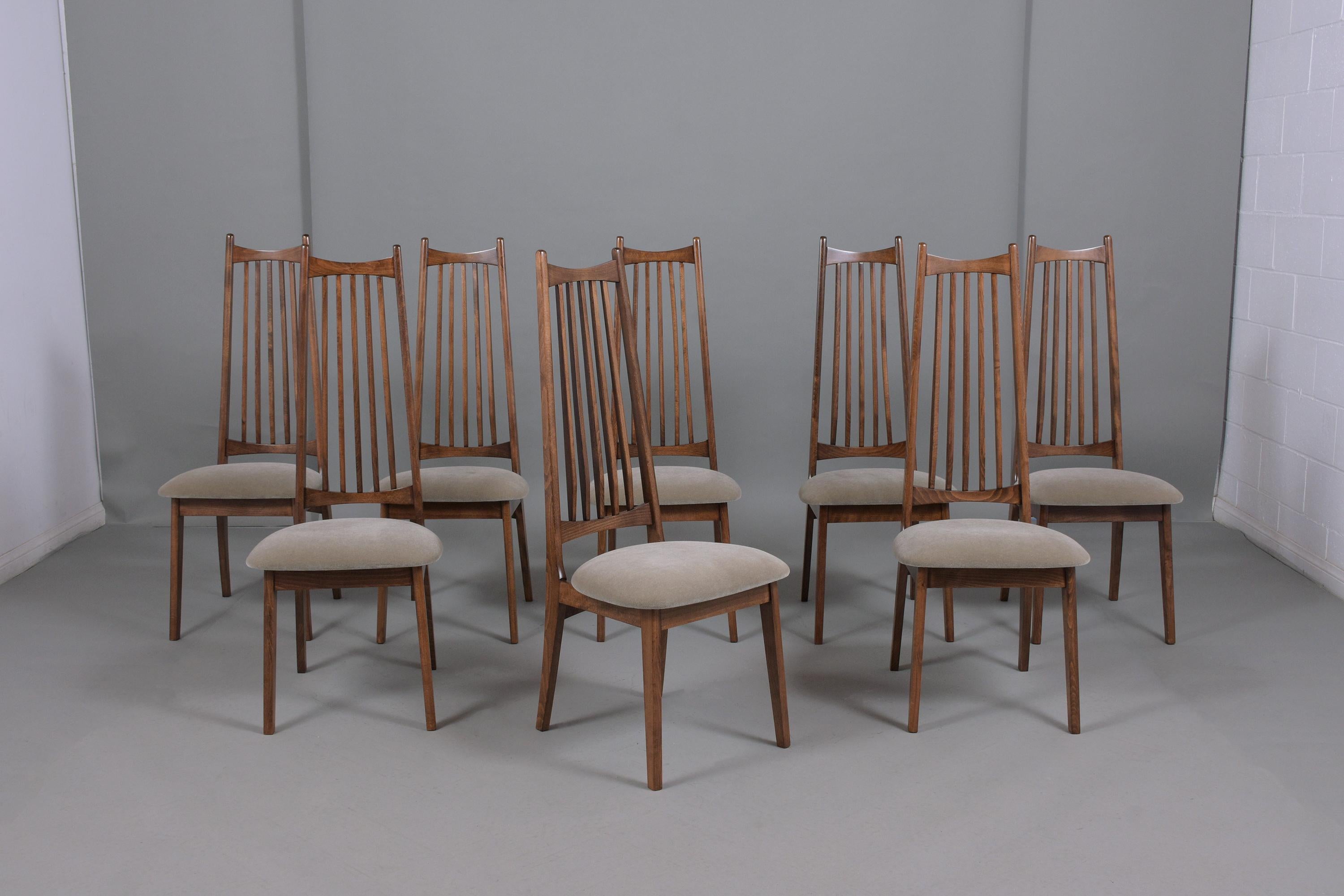 Mid-Century Modern Vintage Set of Eight Mid-Century Dining Chairs