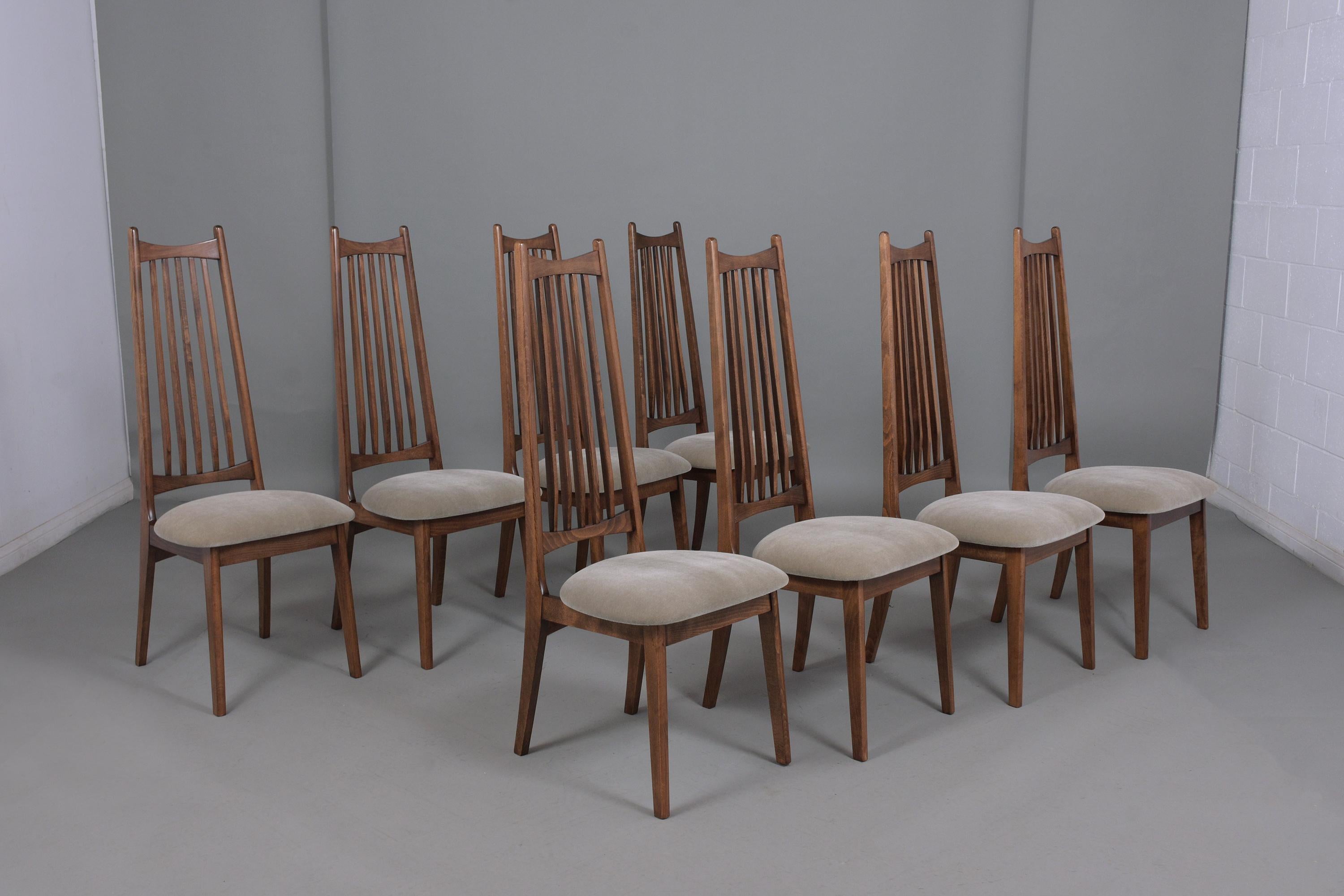 American Vintage Set of Eight Mid-Century Dining Chairs