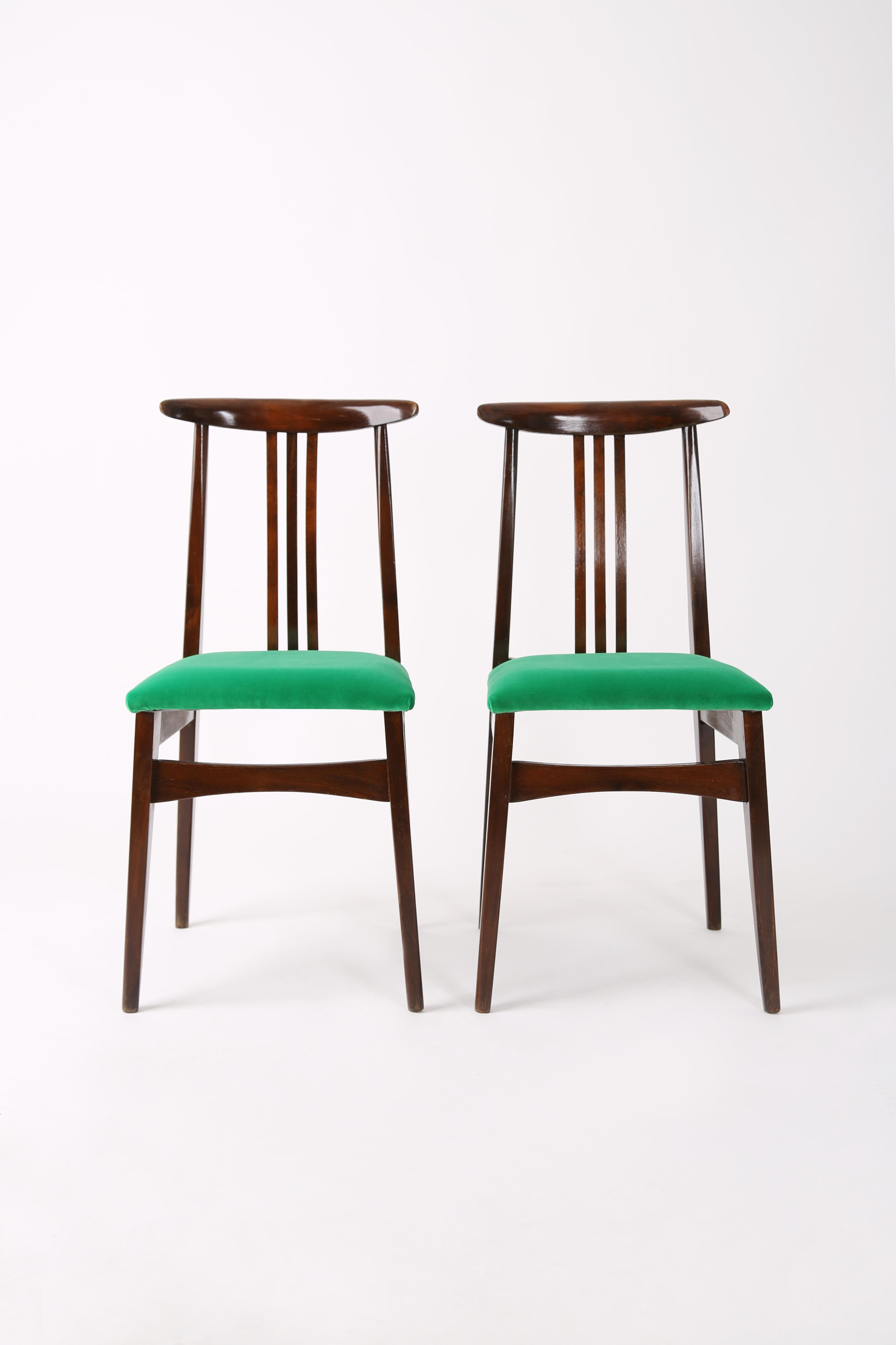 Set von acht Stühlen aus grünem Samt aus der Mitte des Jahrhunderts entworfen von Zielinski, Europa 1960er Jahre (Moderne der Mitte des Jahrhunderts) im Angebot