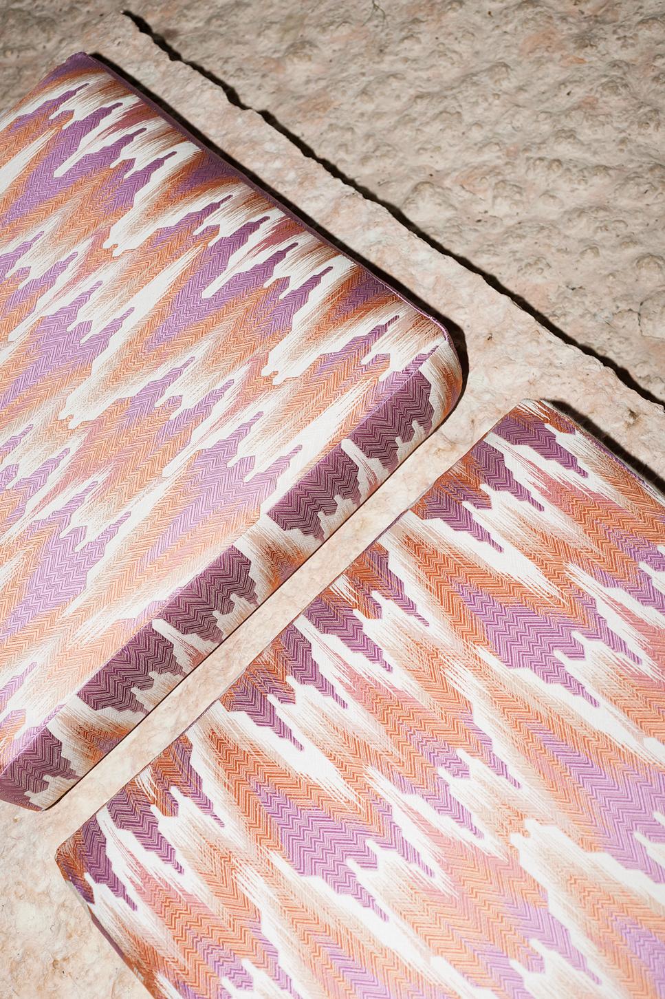 Ensemble de huit chaises à cœur du milieu du siècle, jacquard rose fandango, Europe, années 1960 en vente 2