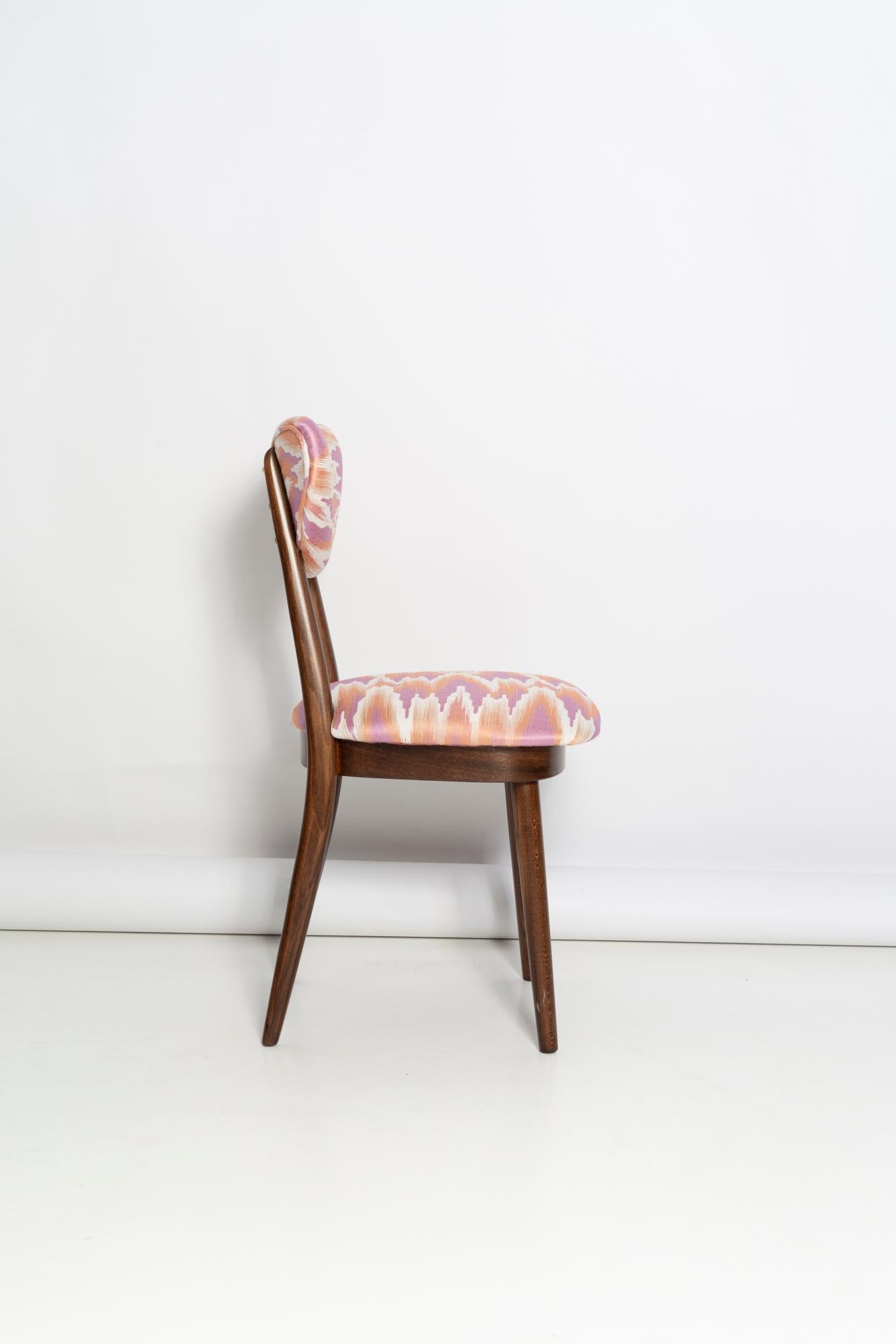 Fait main Ensemble de huit chaises à cœur du milieu du siècle, jacquard rose fandango, Europe, années 1960 en vente
