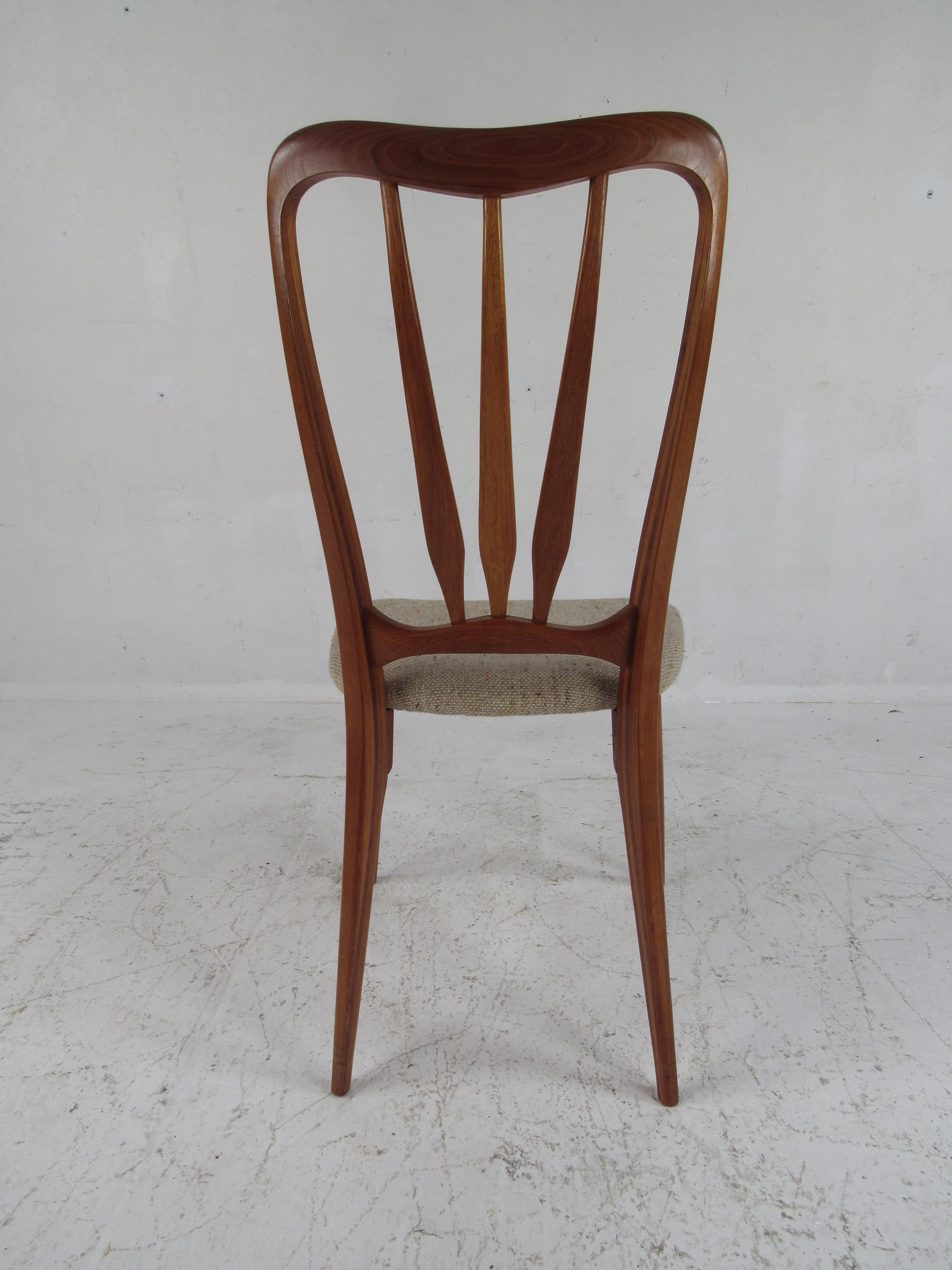 Set of Eight Midcentury Koefoeds Hornslet Dining Chairs In Distressed Condition In Brooklyn, NY